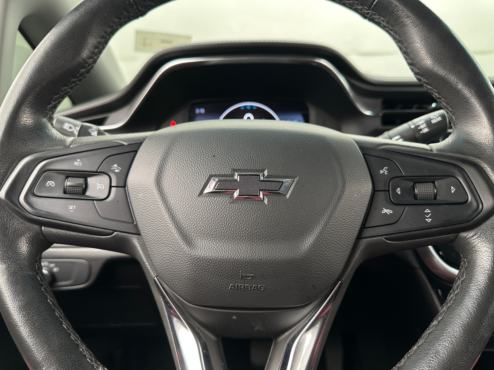 Thumbnail: 2022 Chevrolet Bolt EV - 4