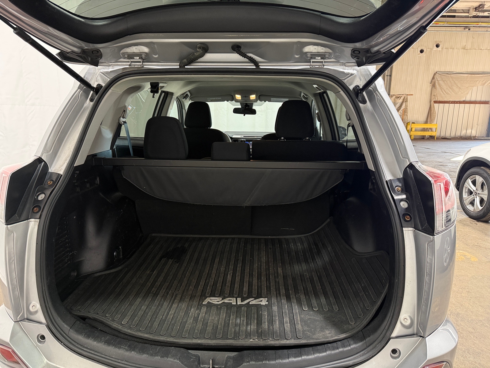 Thumbnail: 2017 Toyota RAV4 - 7