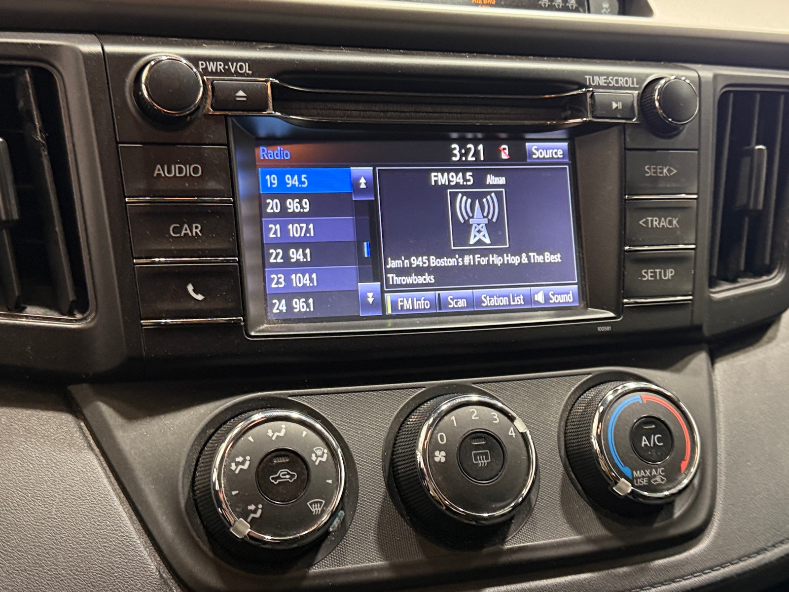 Thumbnail: 2017 Toyota RAV4 - 4