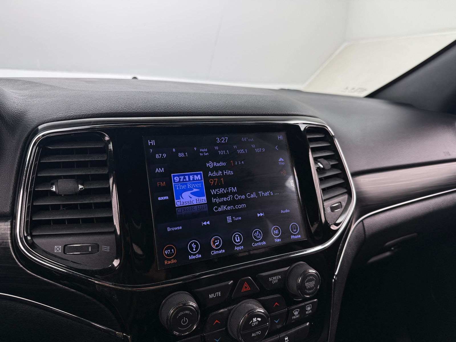 Thumbnail: 2019 Jeep Grand Cherokee - 3