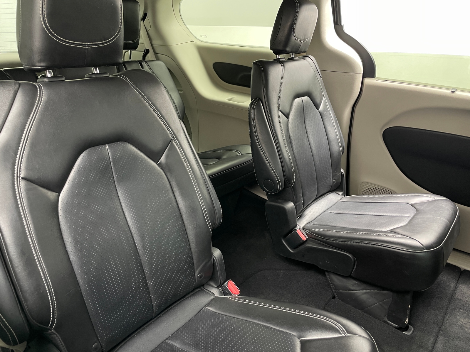 Thumbnail: 2023 Chrysler Pacifica - 5