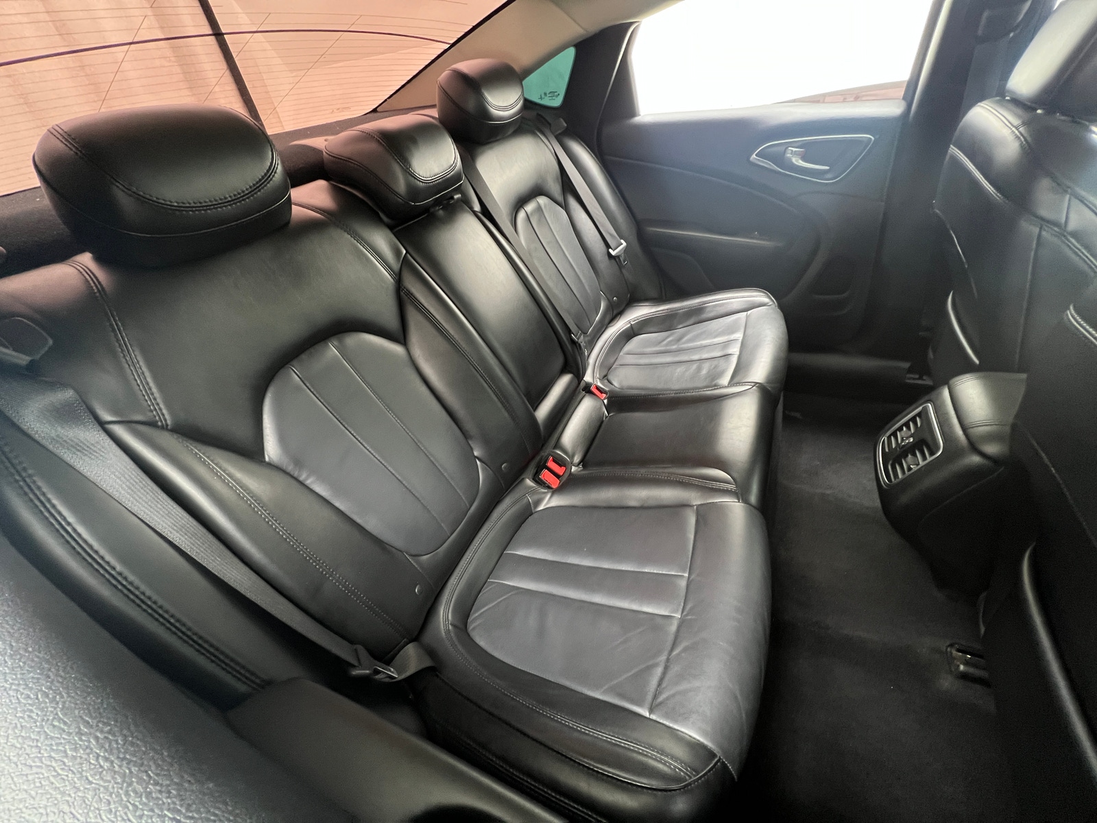 Thumbnail: 2016 Chrysler 200 - 5