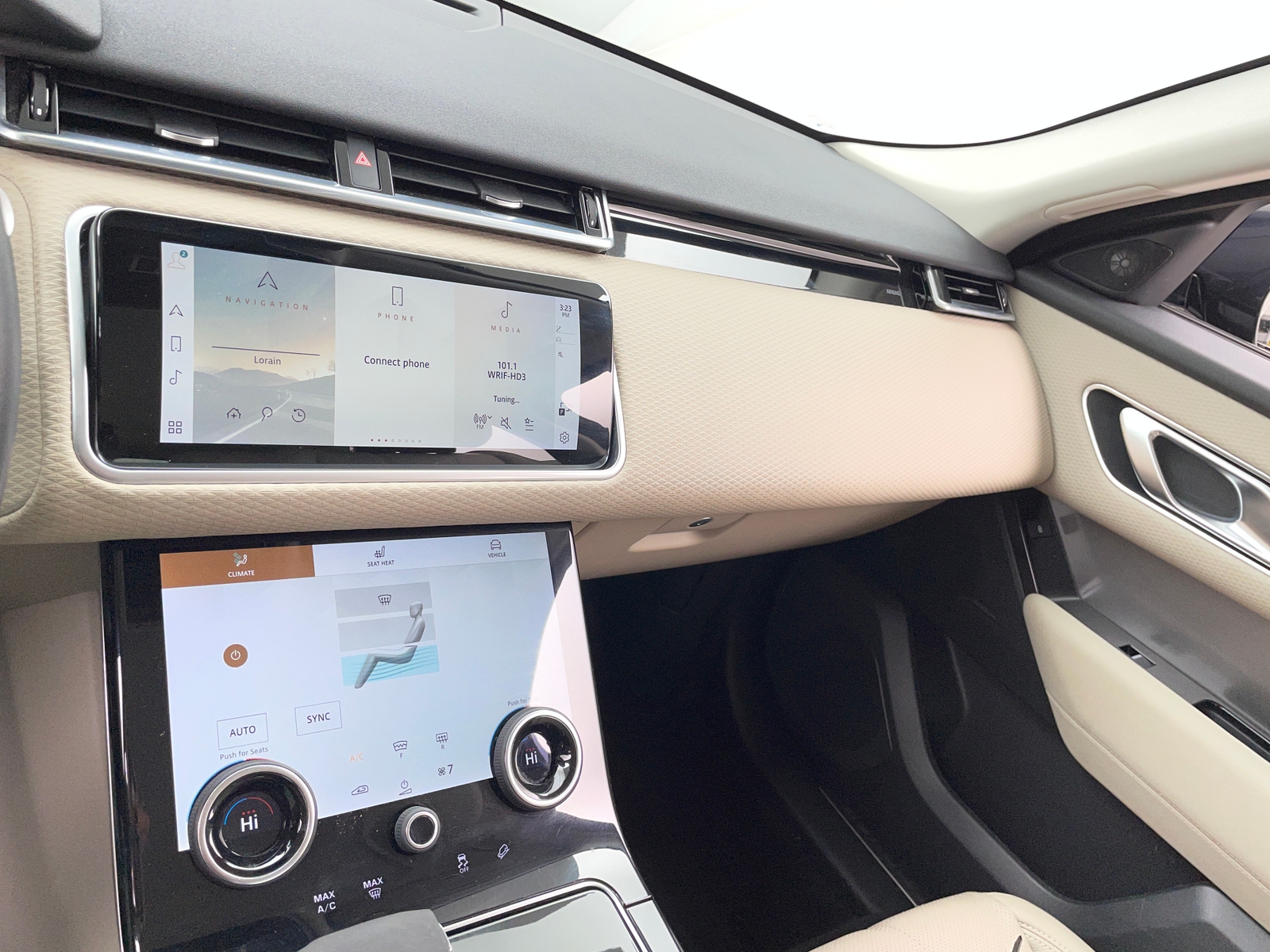 Thumbnail: 2023 Land Rover Range Rover Velar - 3