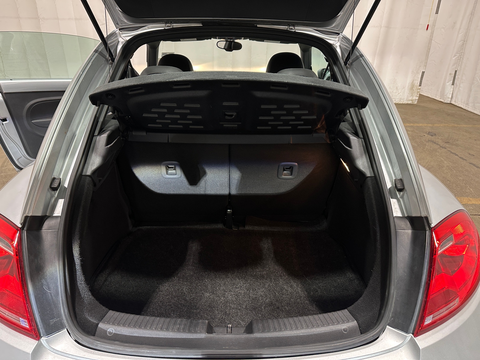 Thumbnail: 2016 Volkswagen Beetle - 7