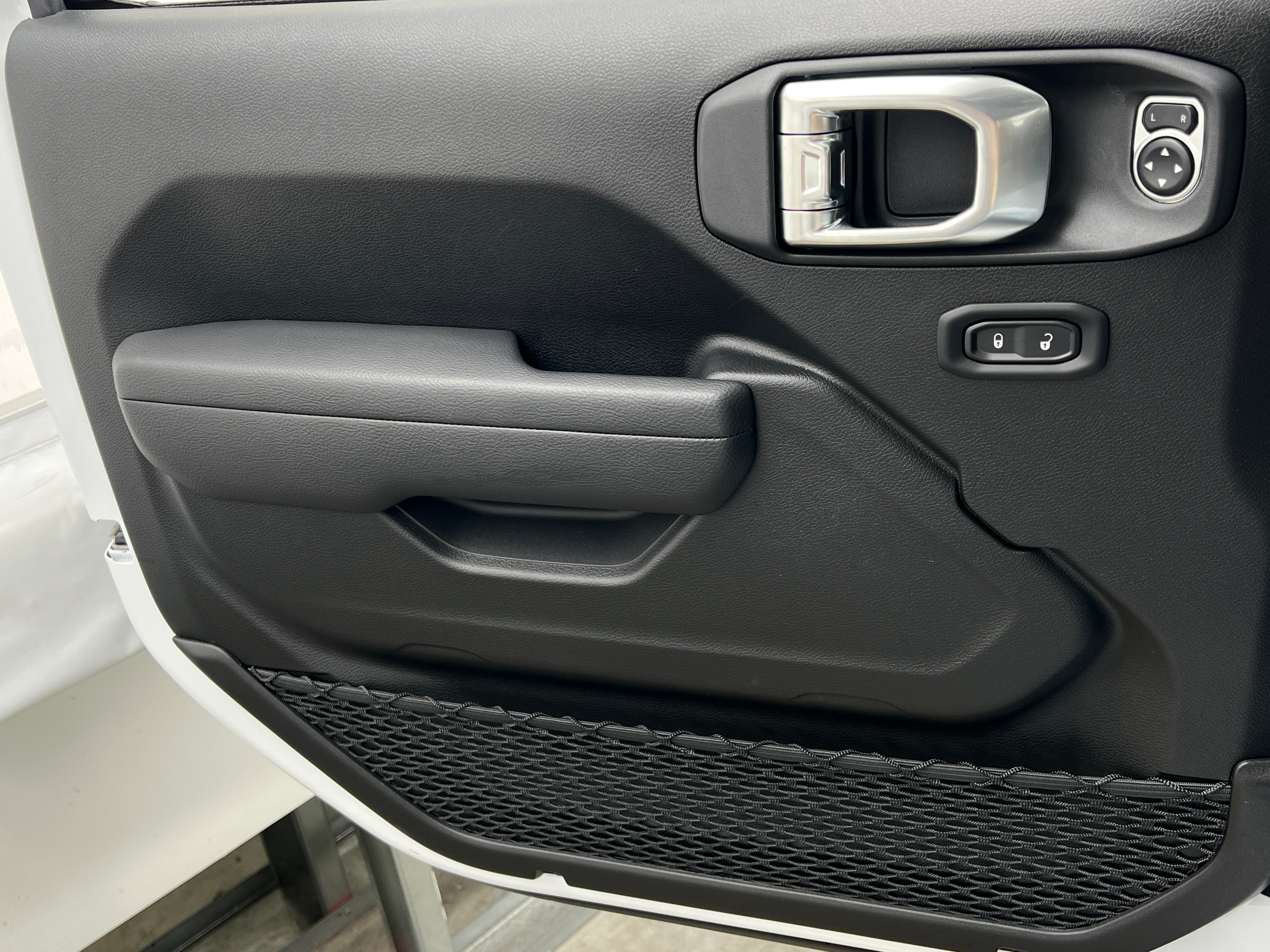 2026 Jeep Wrangler Sport S's photo