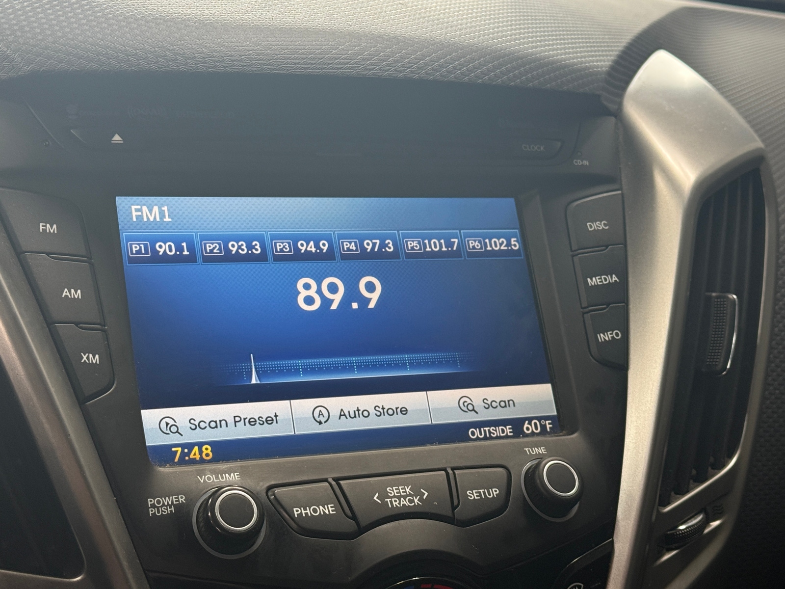 Thumbnail: 2016 Hyundai Veloster - 4