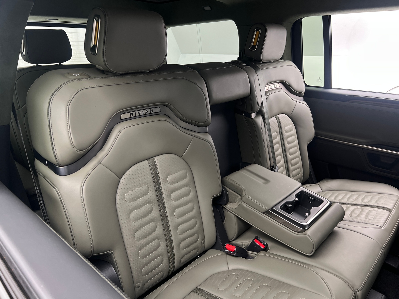 Thumbnail: 2023 Rivian R1S - 5