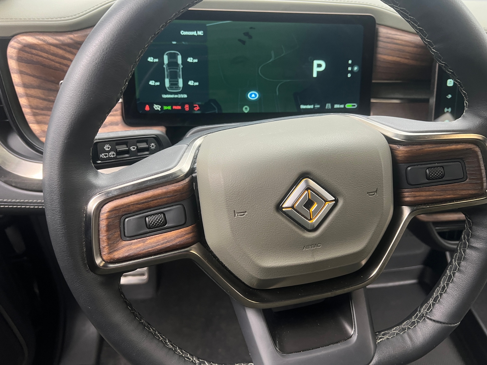 Thumbnail: 2023 Rivian R1S - 4