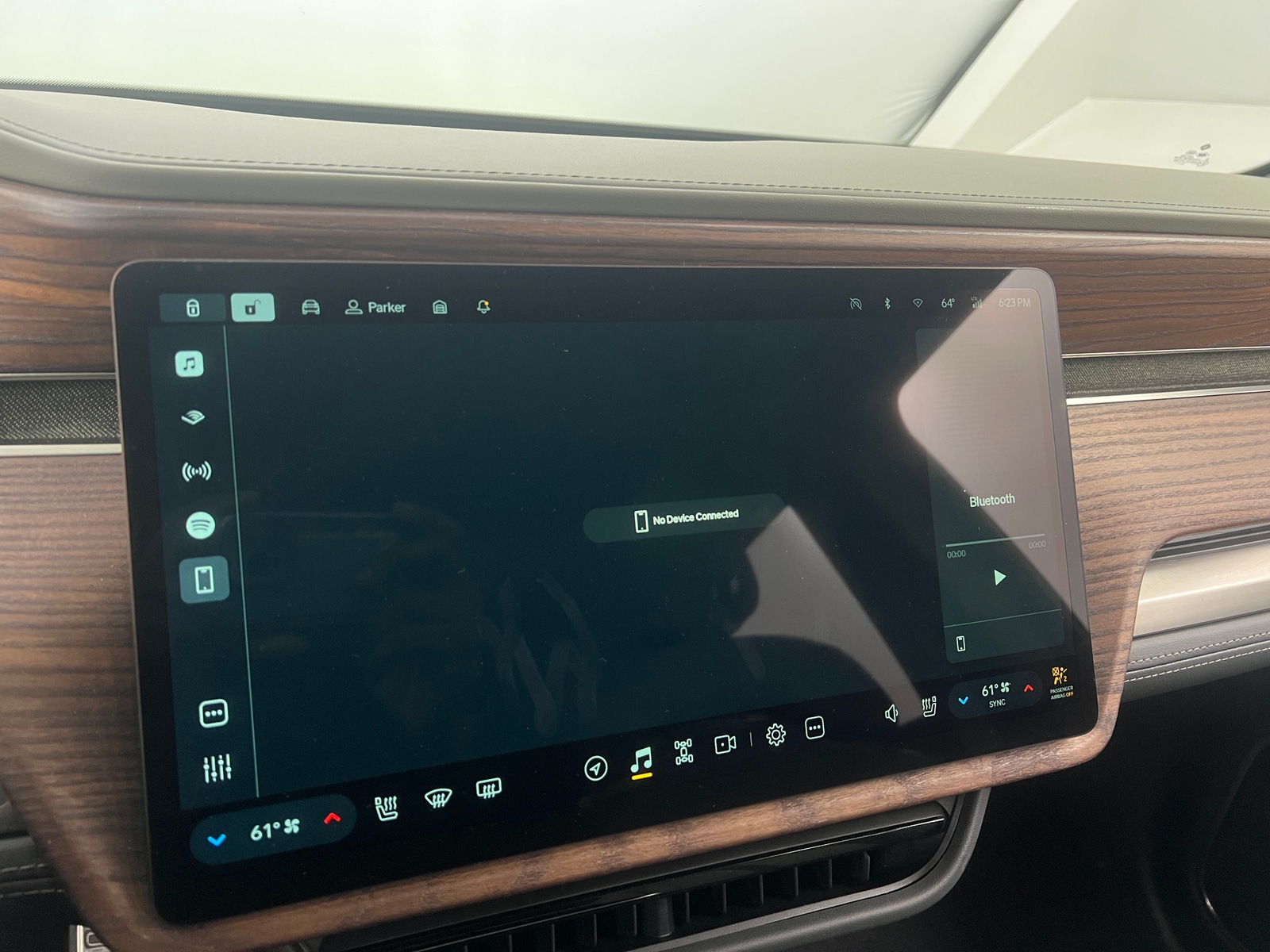 Thumbnail: 2023 Rivian R1S - 3