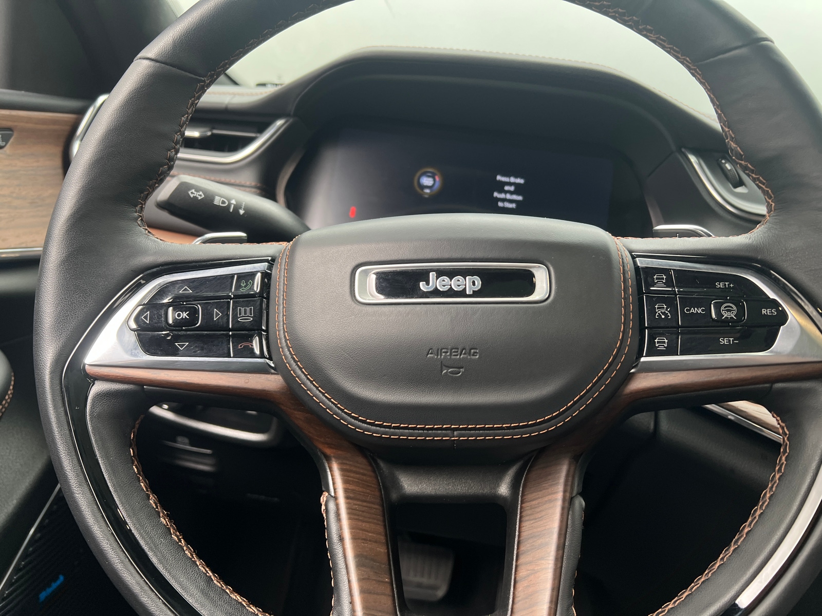 Thumbnail: 2023 Jeep Grand Cherokee L - 4