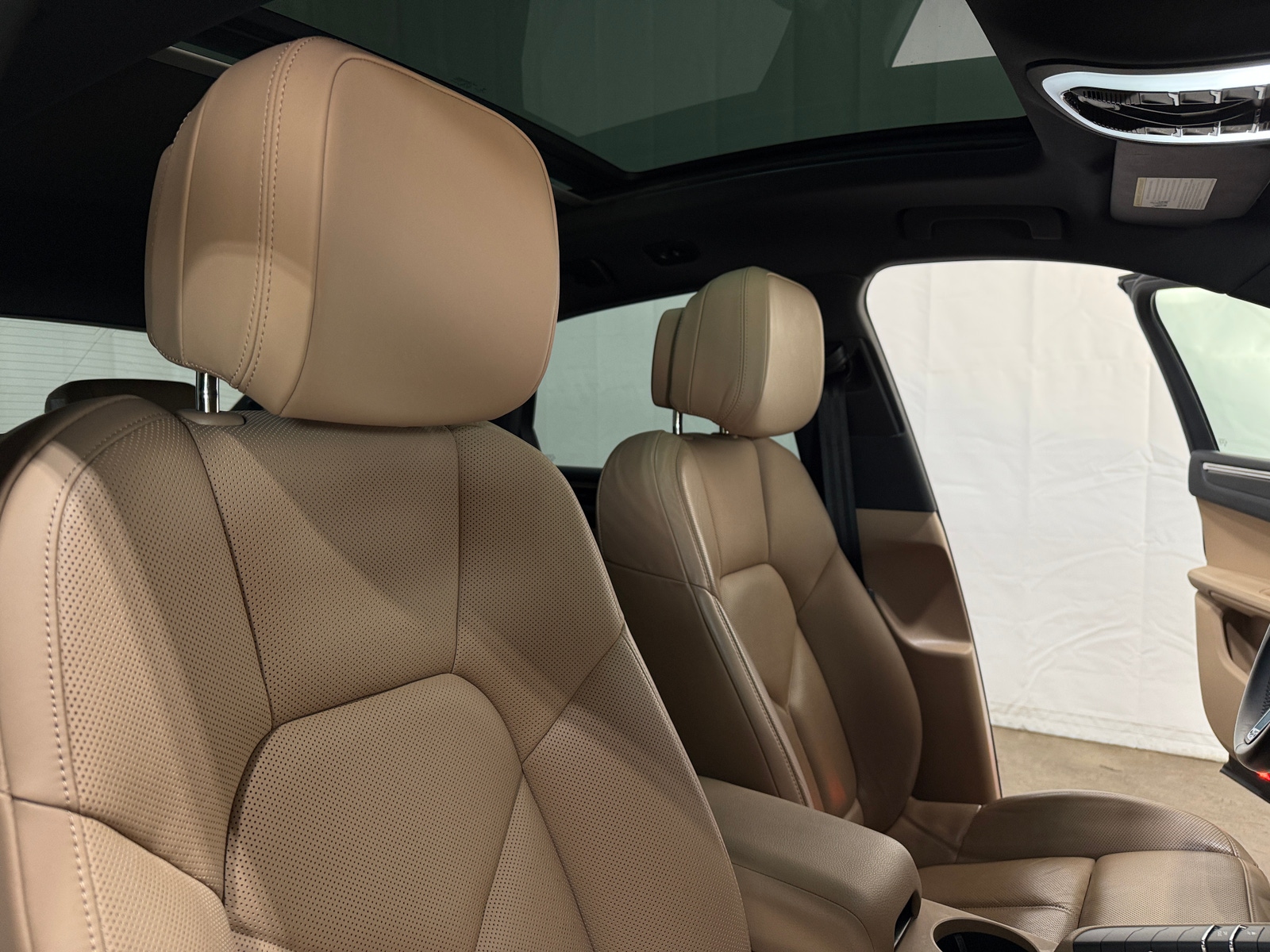 Thumbnail: 2019 Porsche Macan - 2