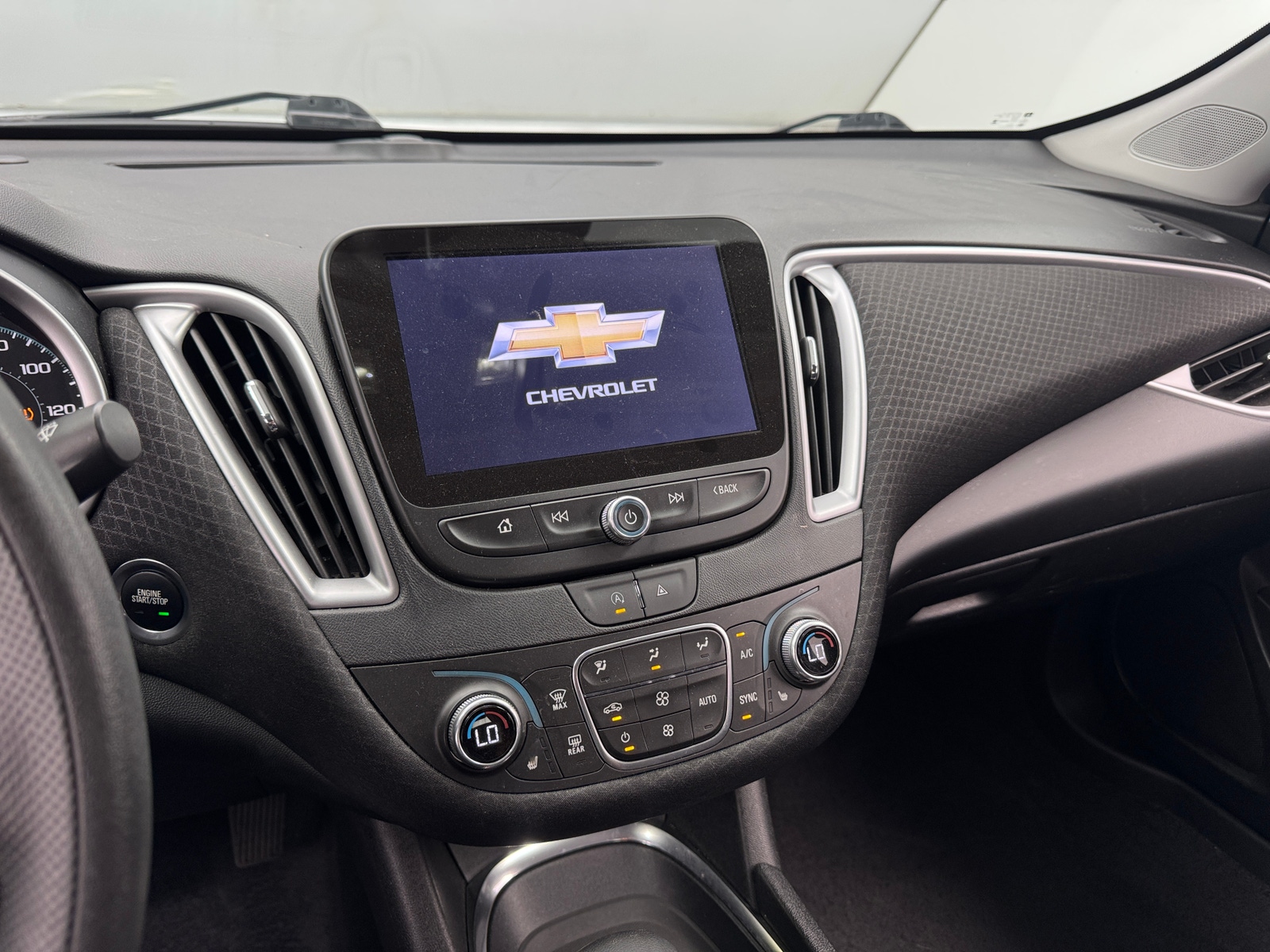 Thumbnail: 2024 Chevrolet Malibu - 4