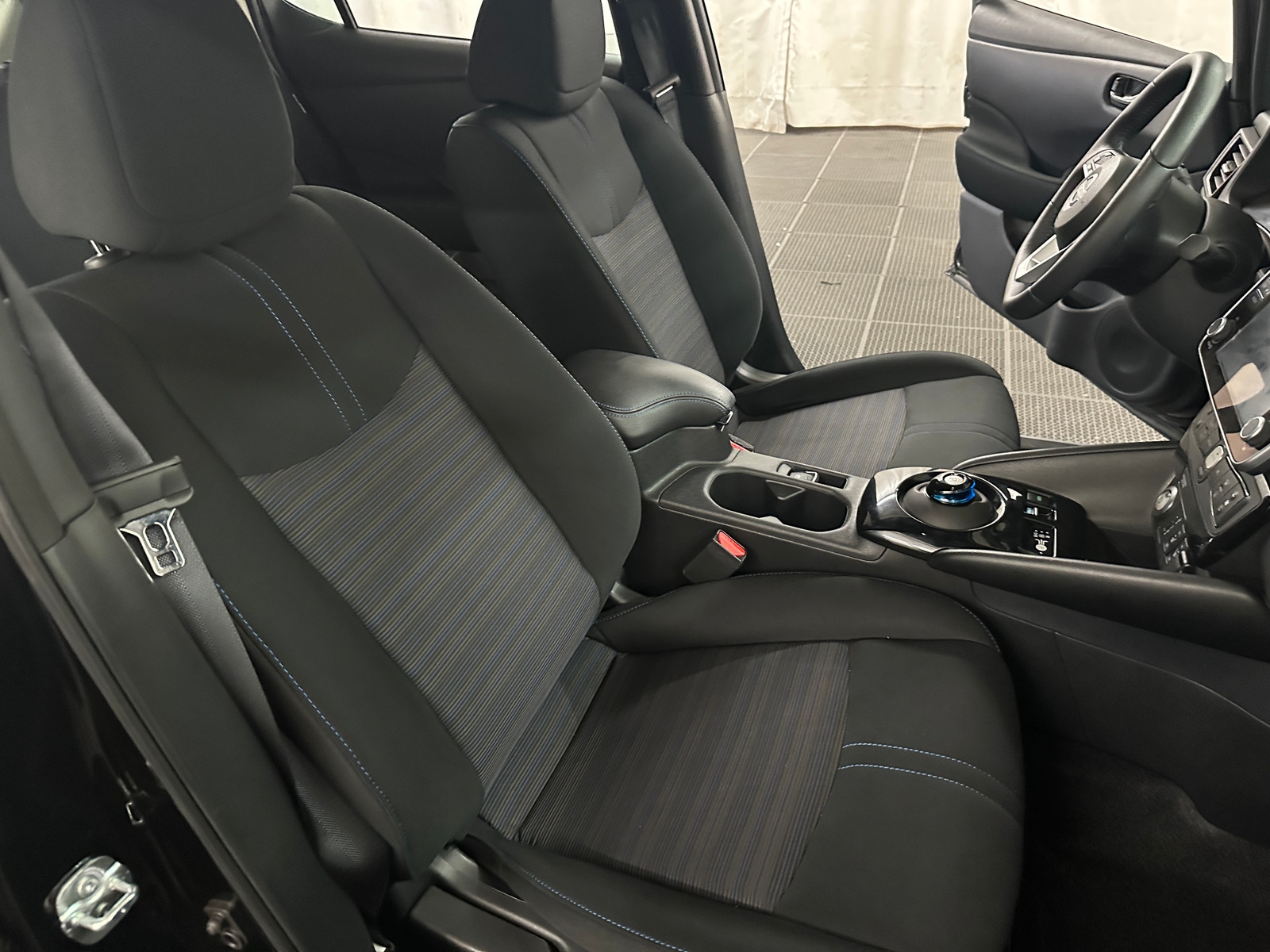 Thumbnail: 2025 Nissan Leaf - 2