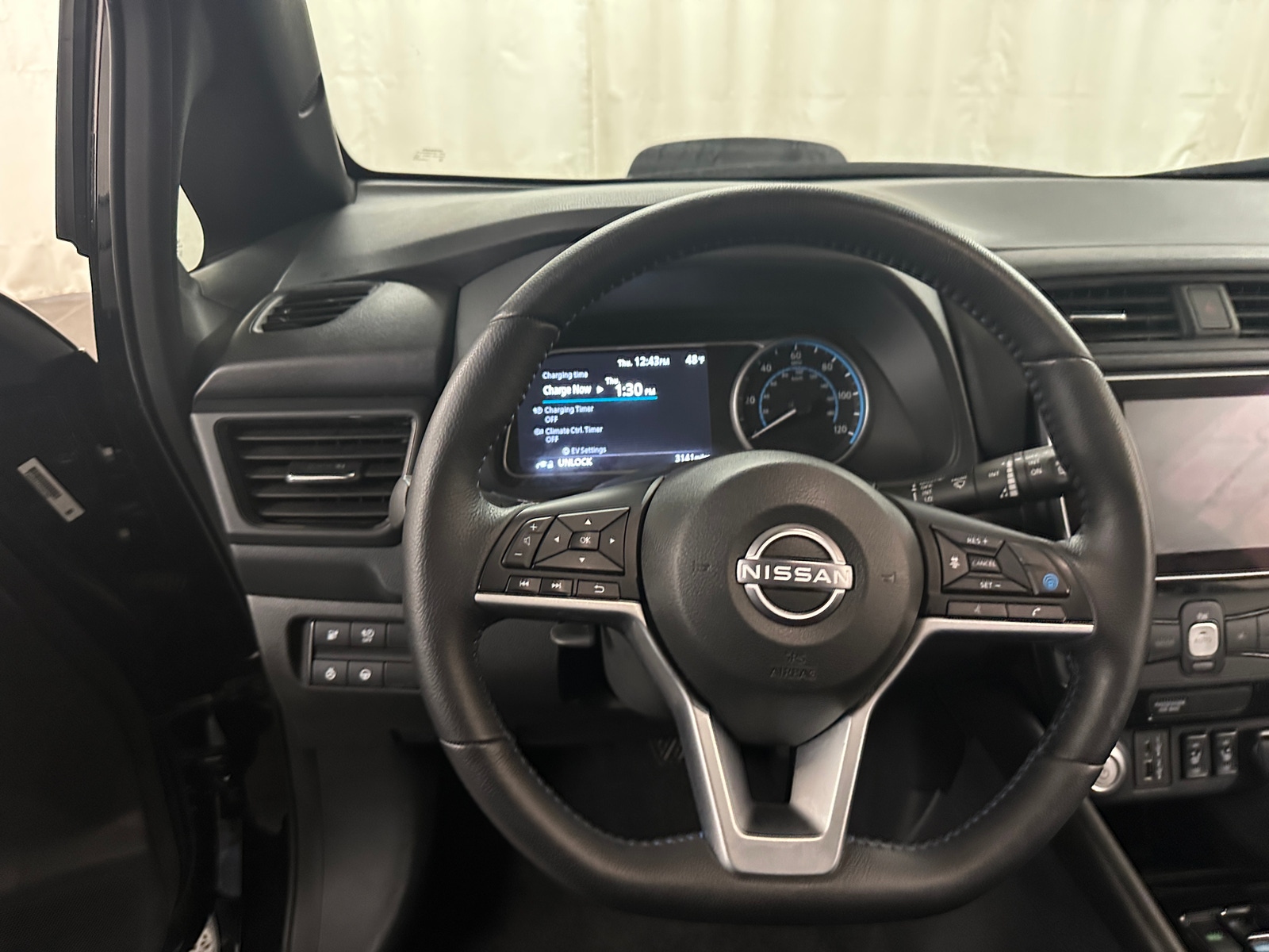 Thumbnail: 2025 Nissan Leaf - 5