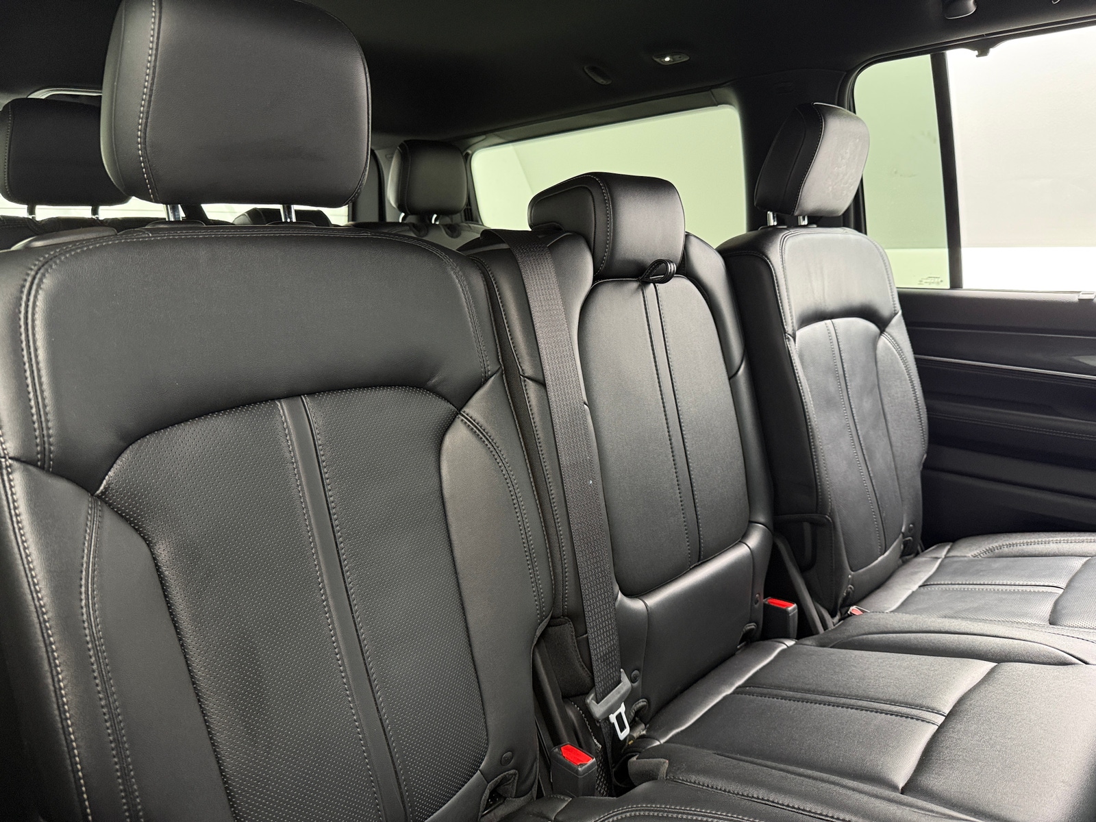 Thumbnail: 2022 Jeep Wagoneer - 5