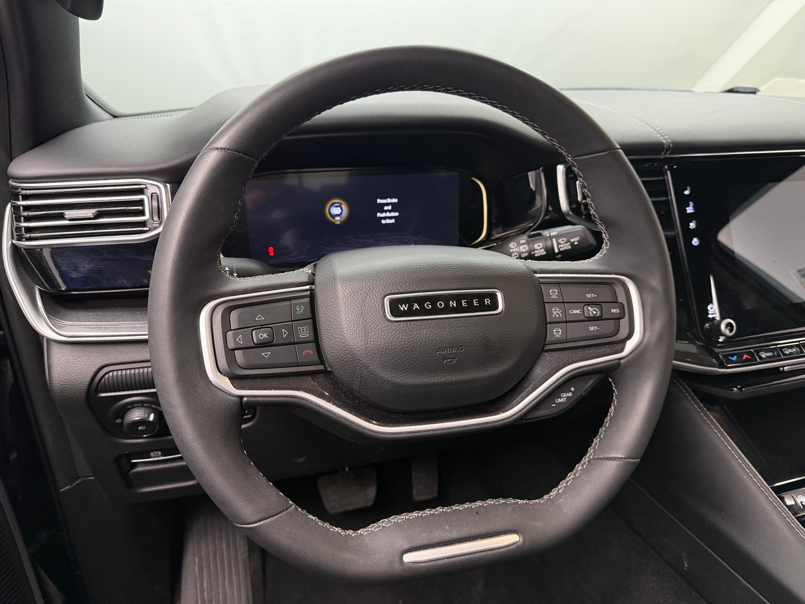 Thumbnail: 2022 Jeep Wagoneer - 4