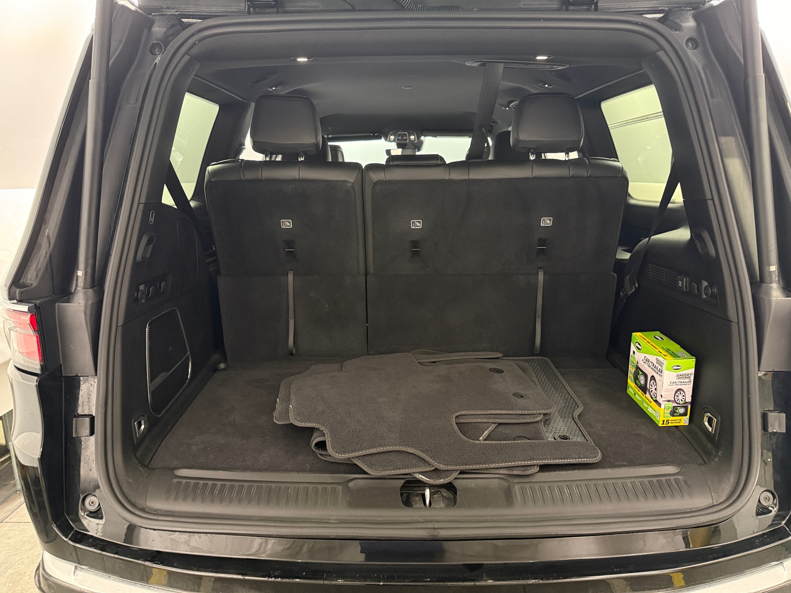 Thumbnail: 2022 Jeep Wagoneer - 6