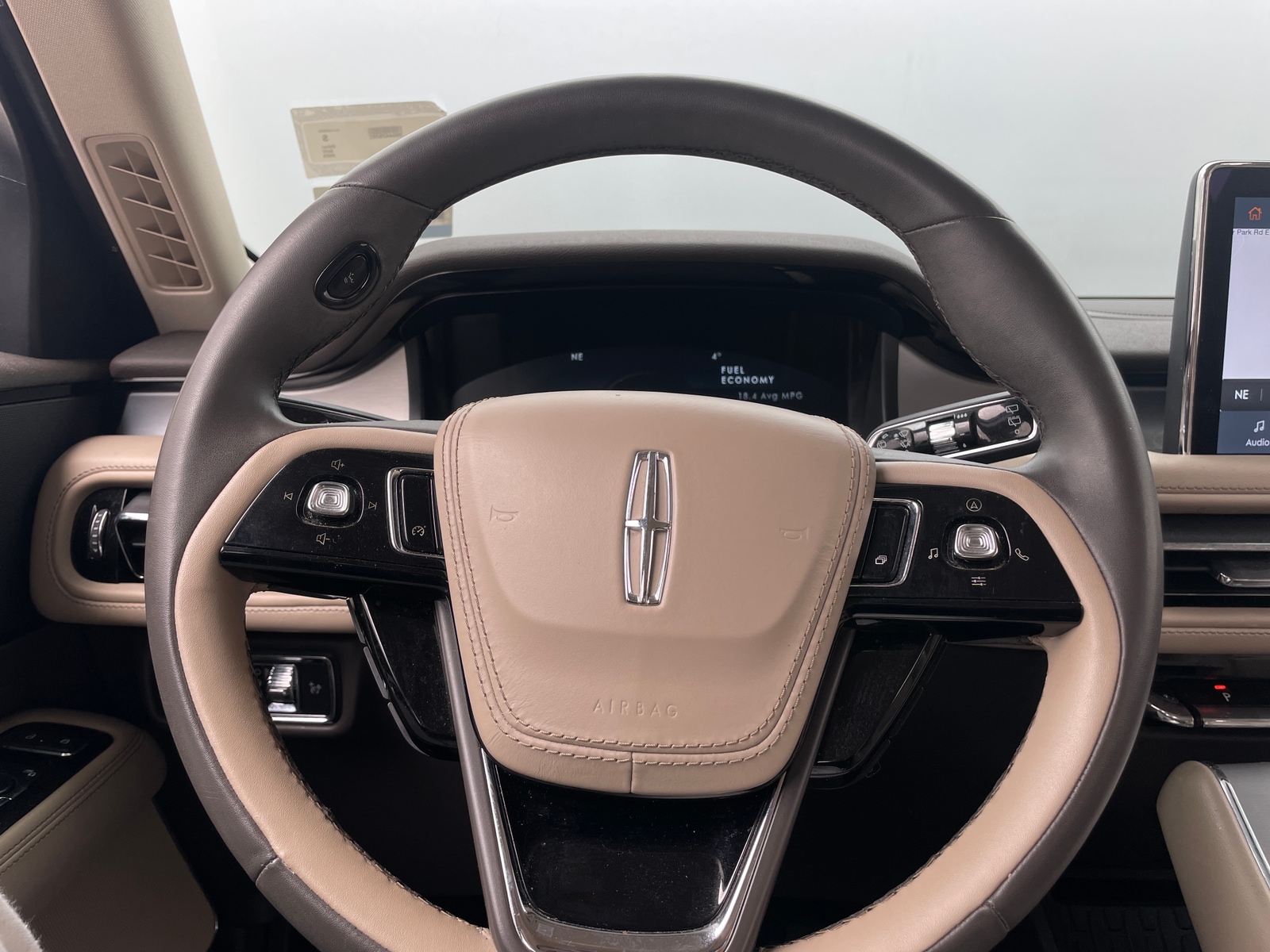 Thumbnail: 2023 Lincoln Aviator - 4