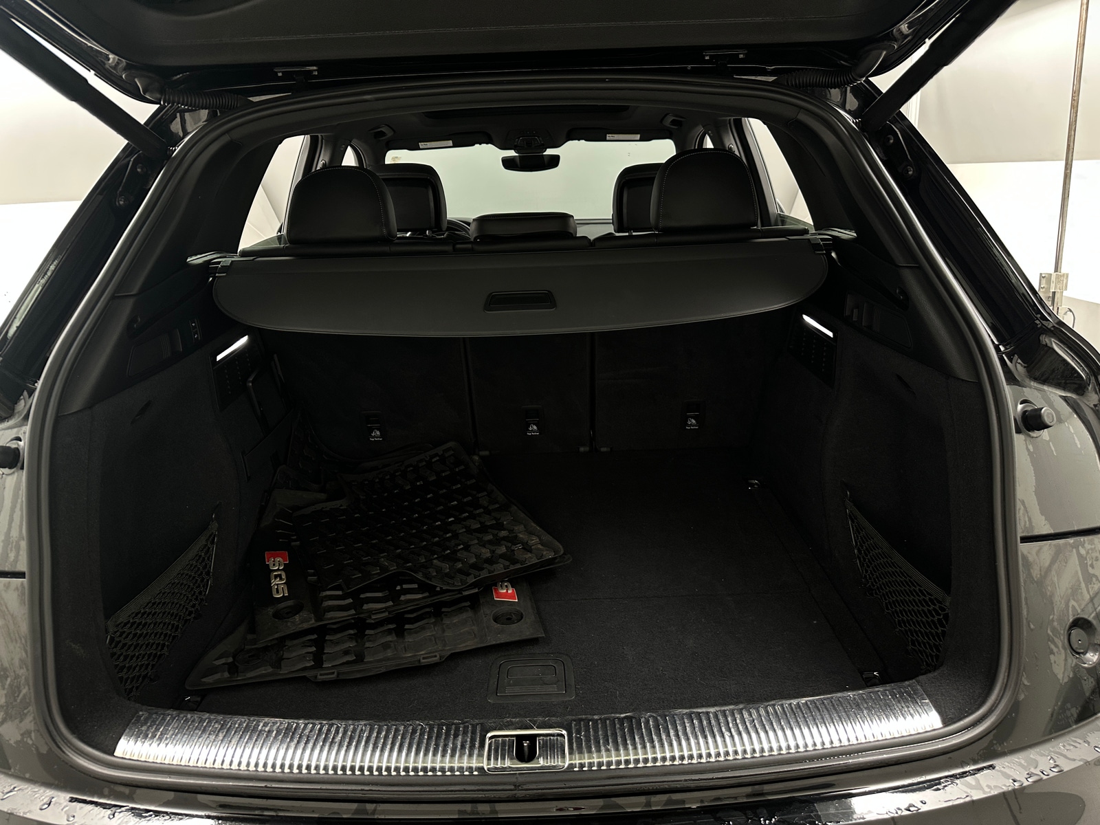 Thumbnail: 2020 Audi SQ5 - 6