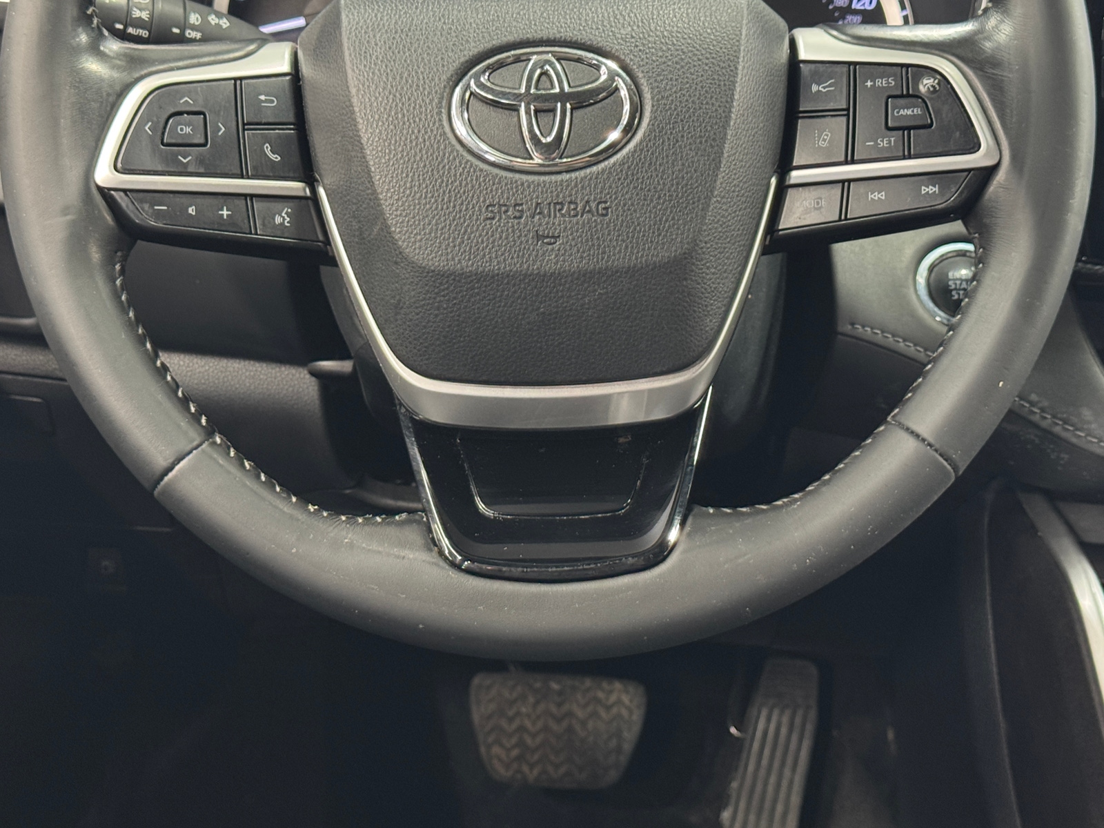 Thumbnail: 2023 Toyota Highlander - 4