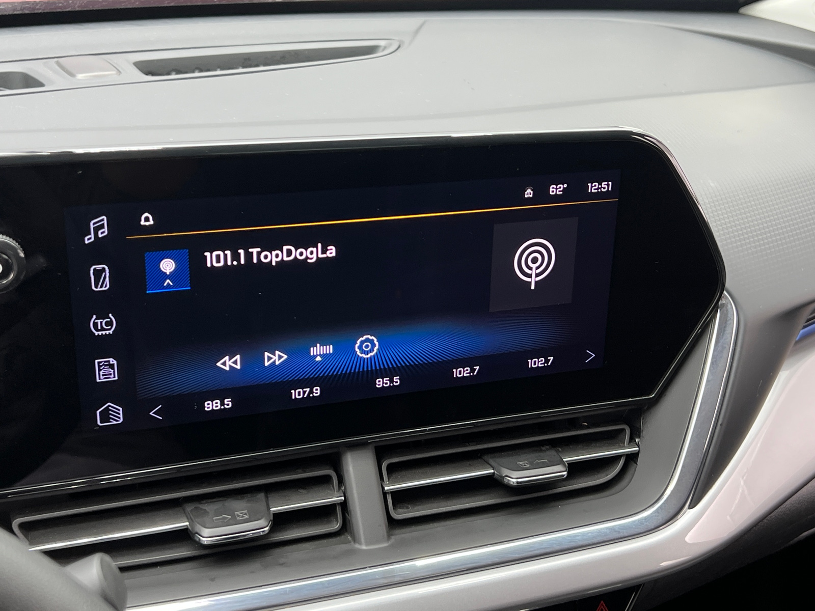 Thumbnail: 2025 Chevrolet Trax - 4