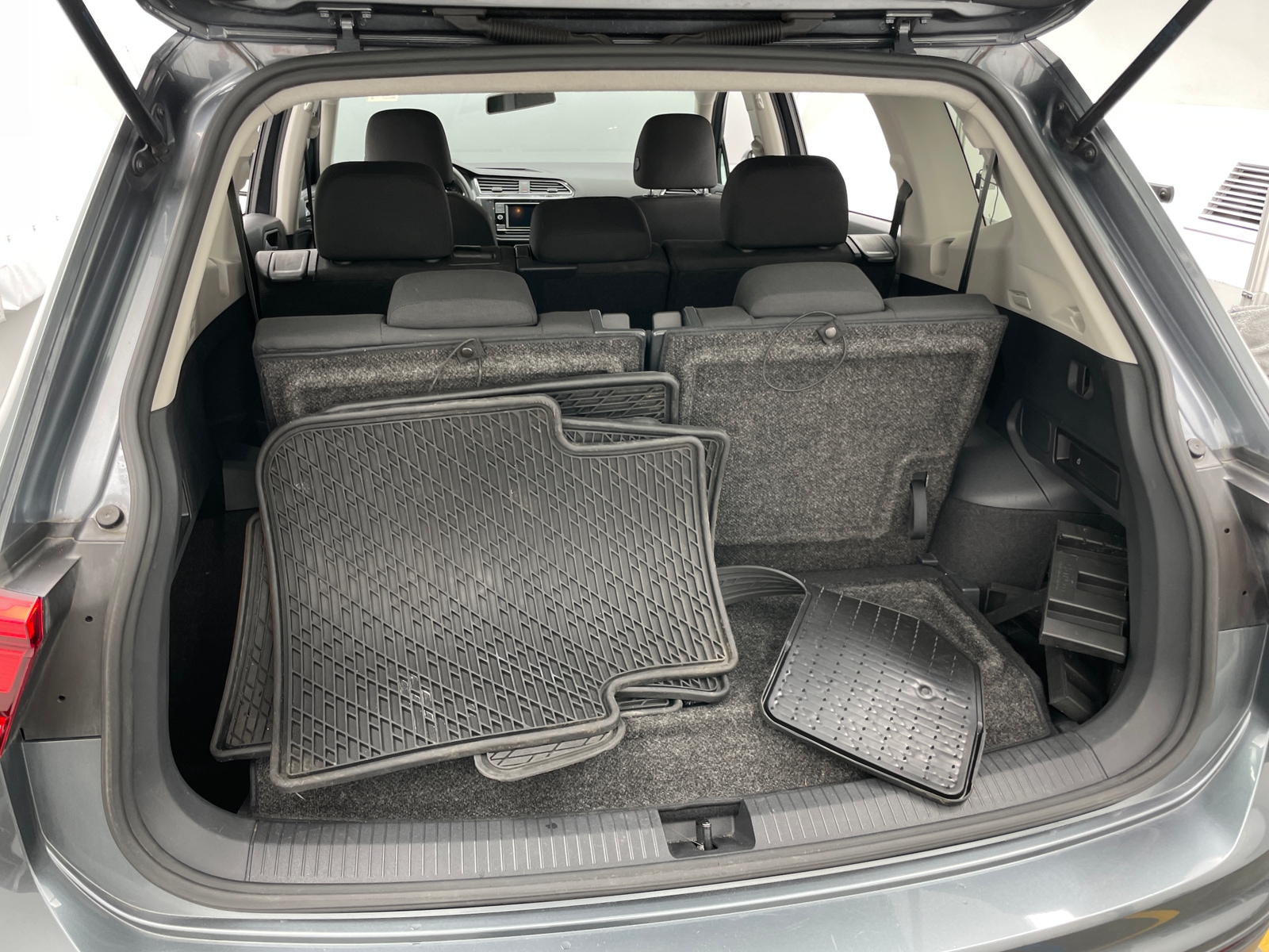 Thumbnail: 2021 Volkswagen Tiguan - 7