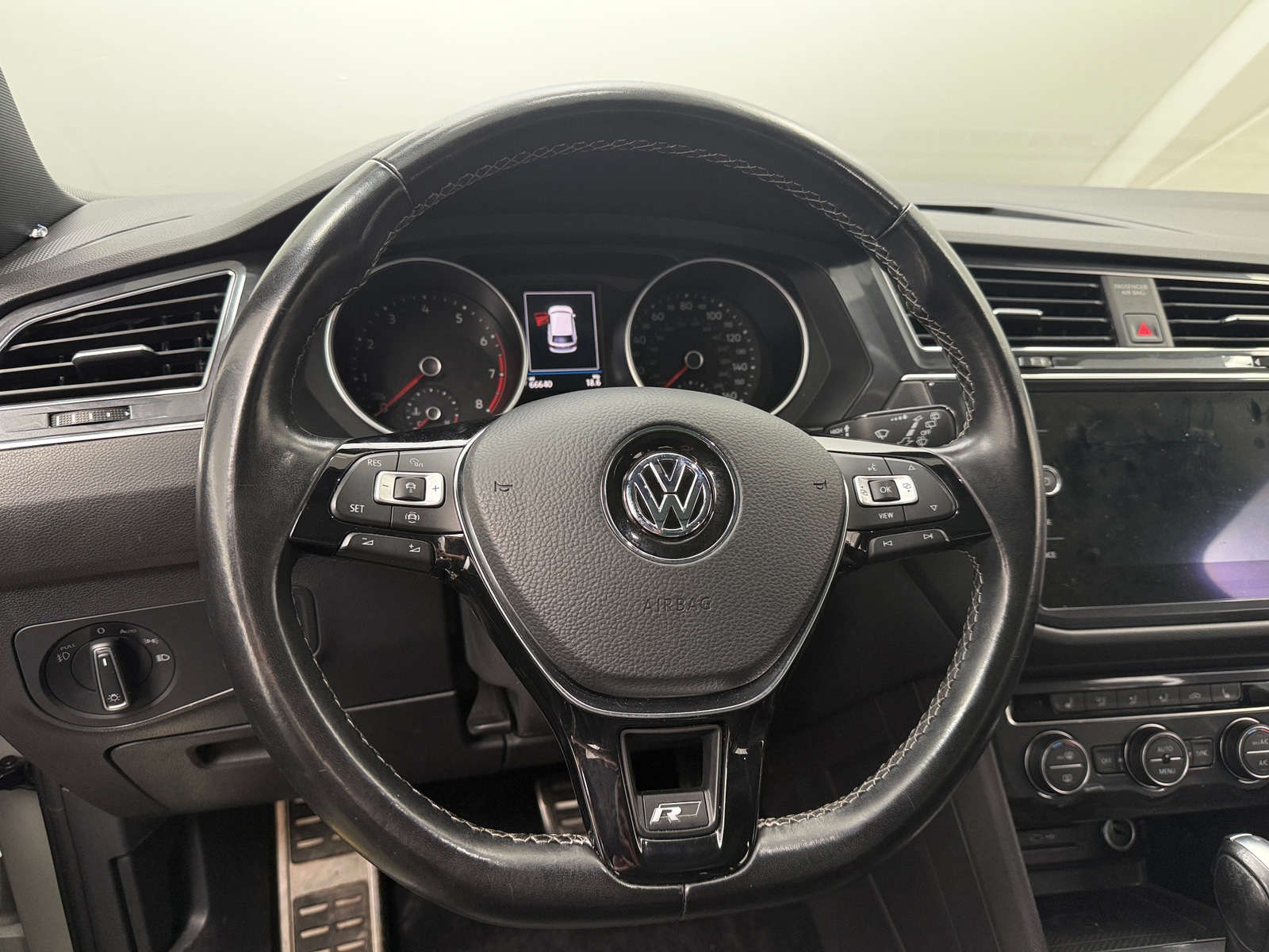 Thumbnail: 2021 Volkswagen Tiguan - 4