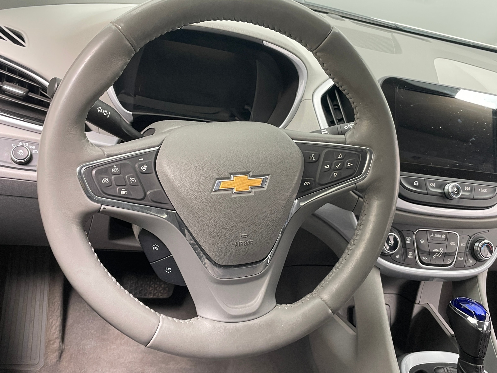 Thumbnail: 2018 Chevrolet Volt - 5