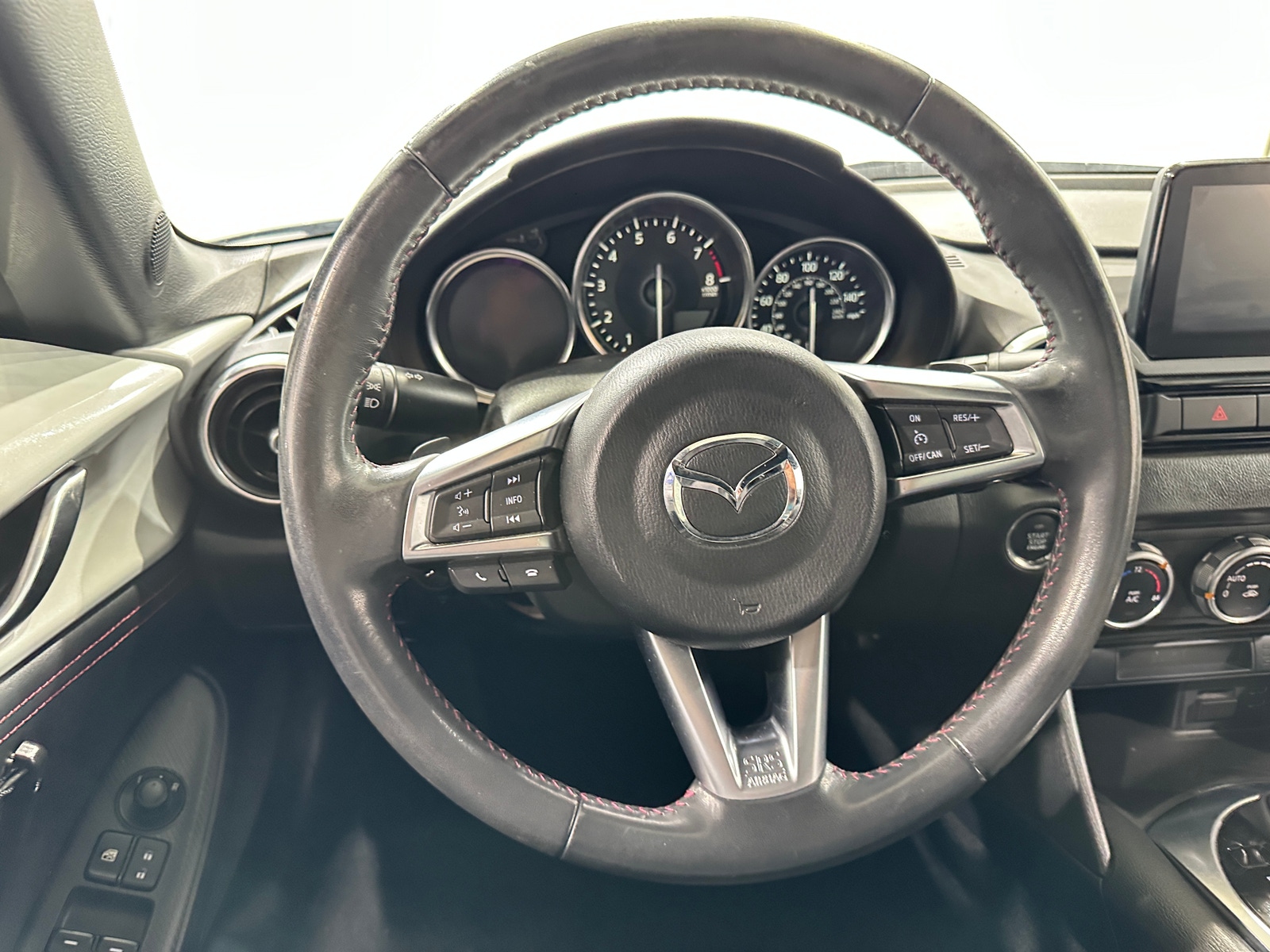 Thumbnail: 2019 Mazda MX-5 Miata - 4