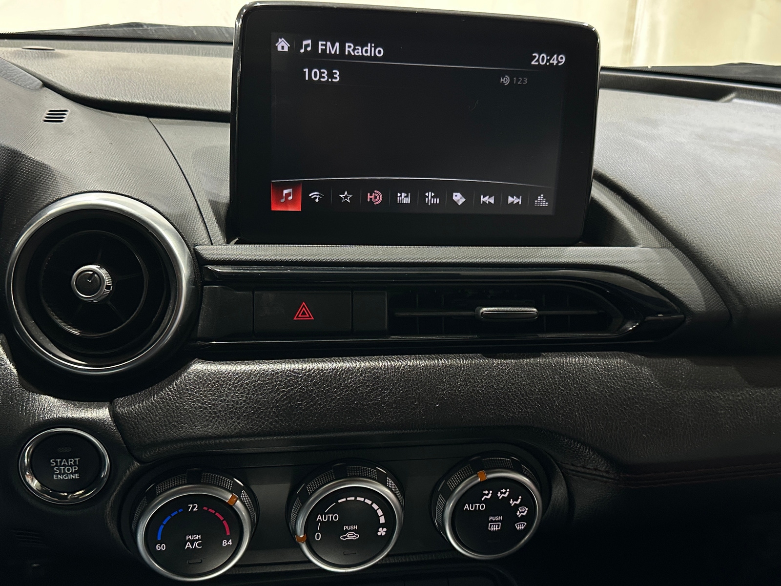 Thumbnail: 2019 Mazda MX-5 Miata - 3