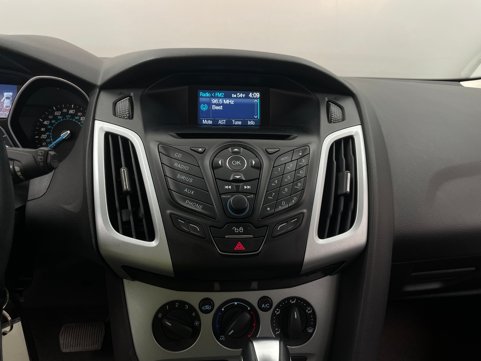 Thumbnail: 2012 Ford Focus - 4