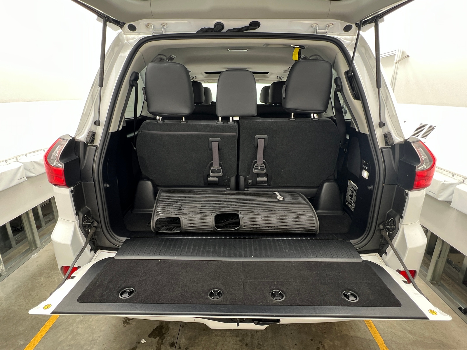 Thumbnail: 2021 Lexus LX - 6