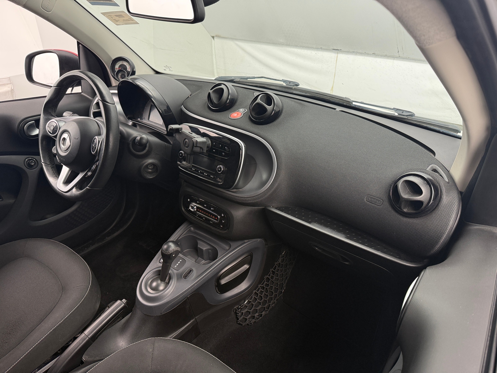 Thumbnail: 2018 smart fortwo - 3