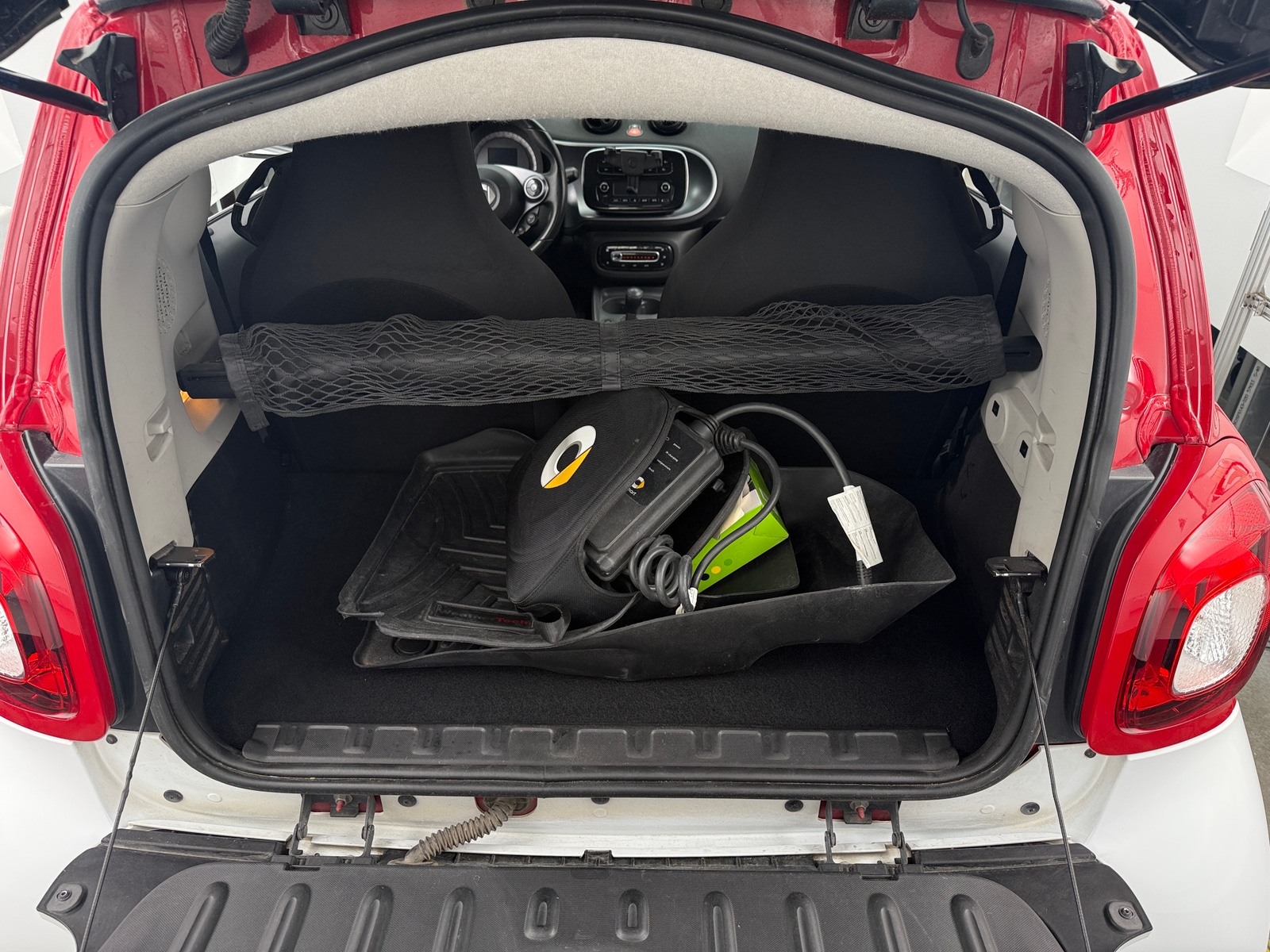 Thumbnail: 2018 smart fortwo - 6