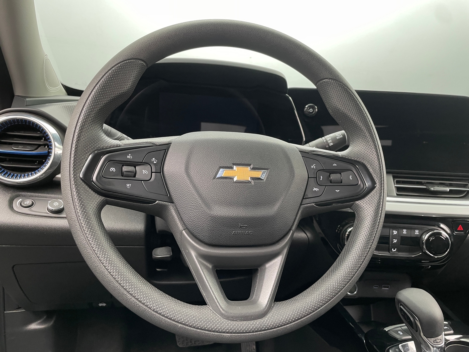 Thumbnail: 2025 Chevrolet Trax - 5