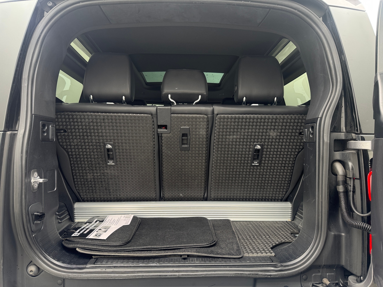 Thumbnail: 2022 Land Rover Defender - 7