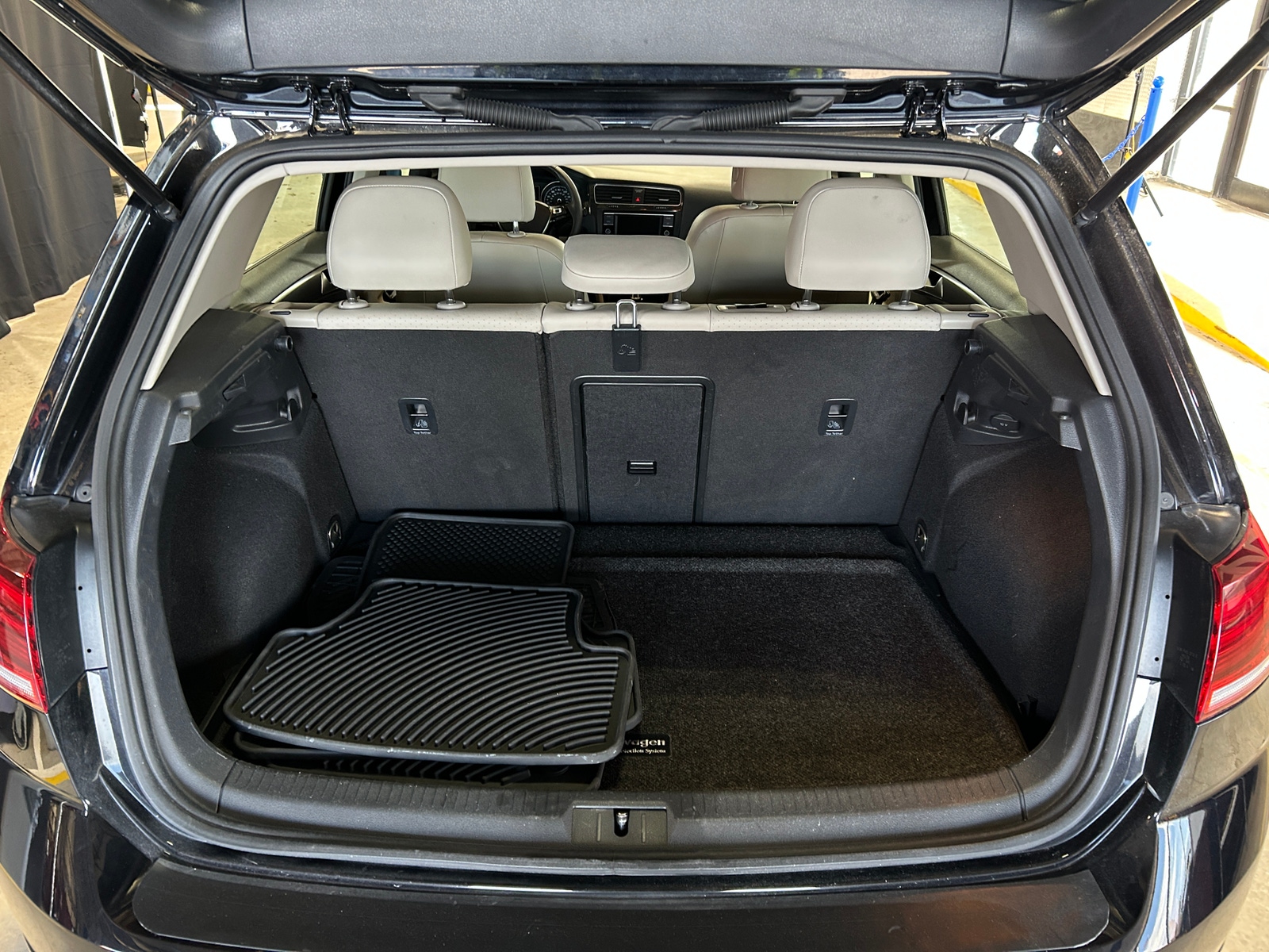 Thumbnail: 2020 Volkswagen Golf - 6