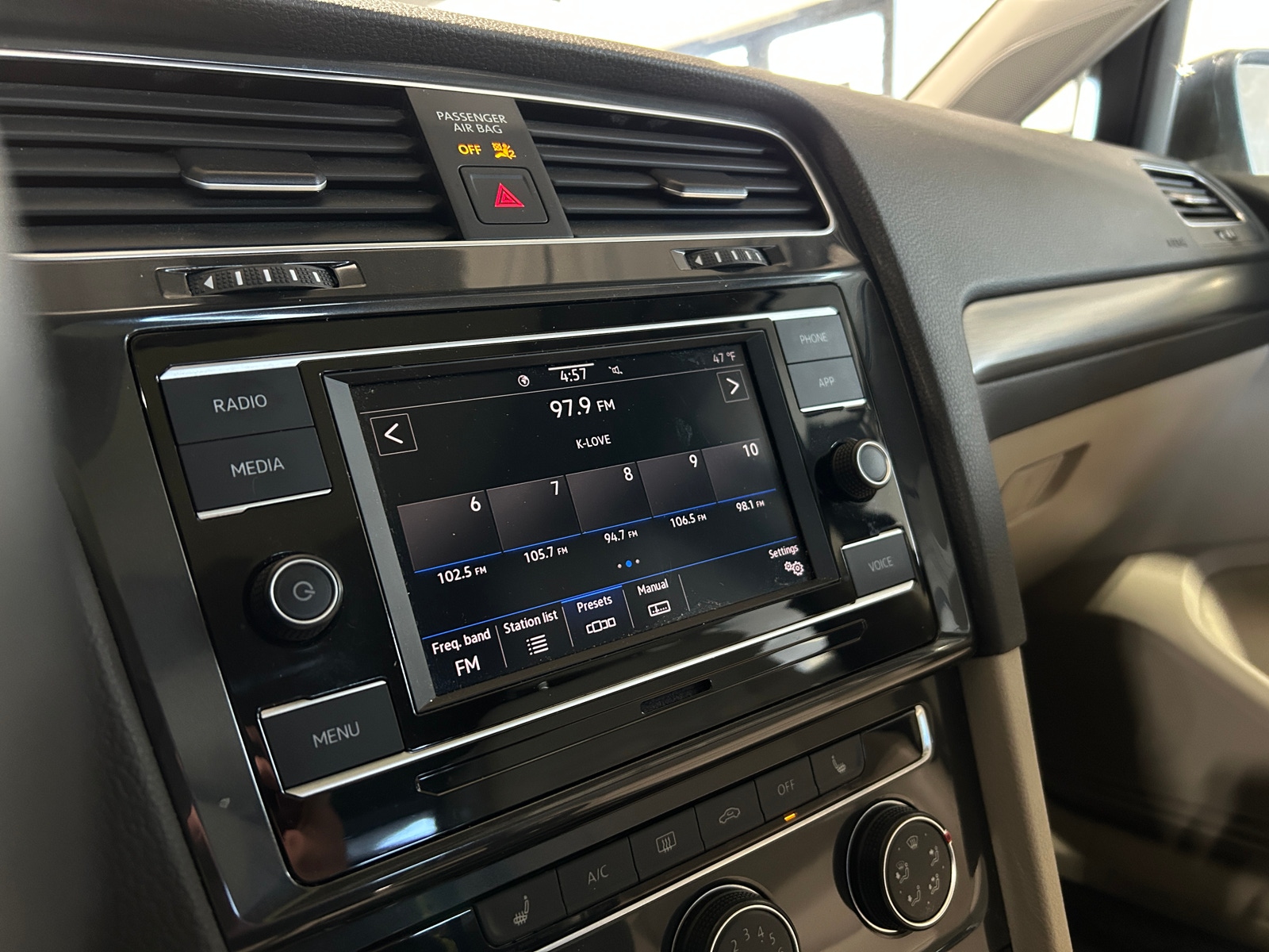 Thumbnail: 2020 Volkswagen Golf - 3