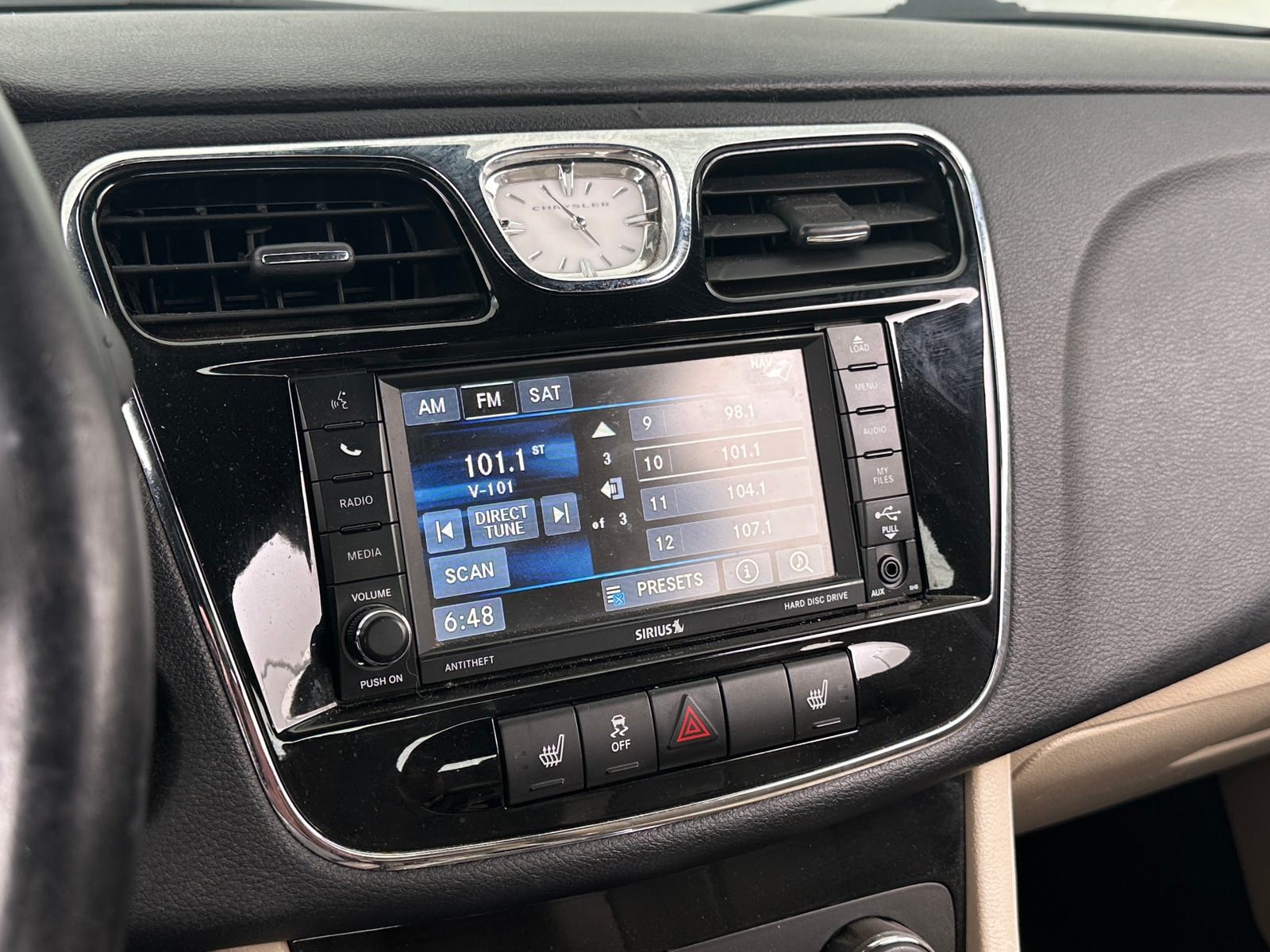 Thumbnail: 2014 Chrysler 200 - 3