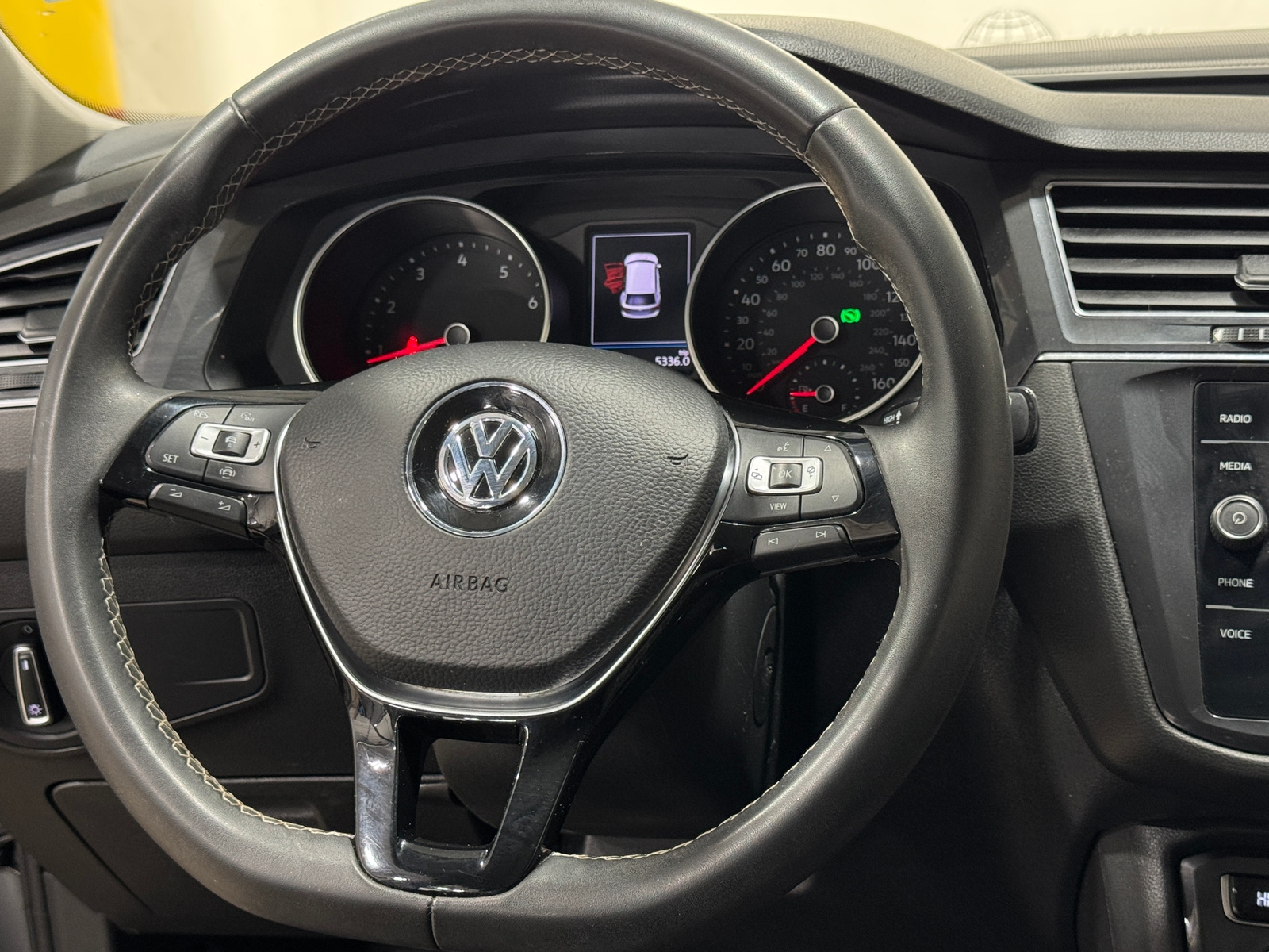 Thumbnail: 2021 Volkswagen Tiguan - 5