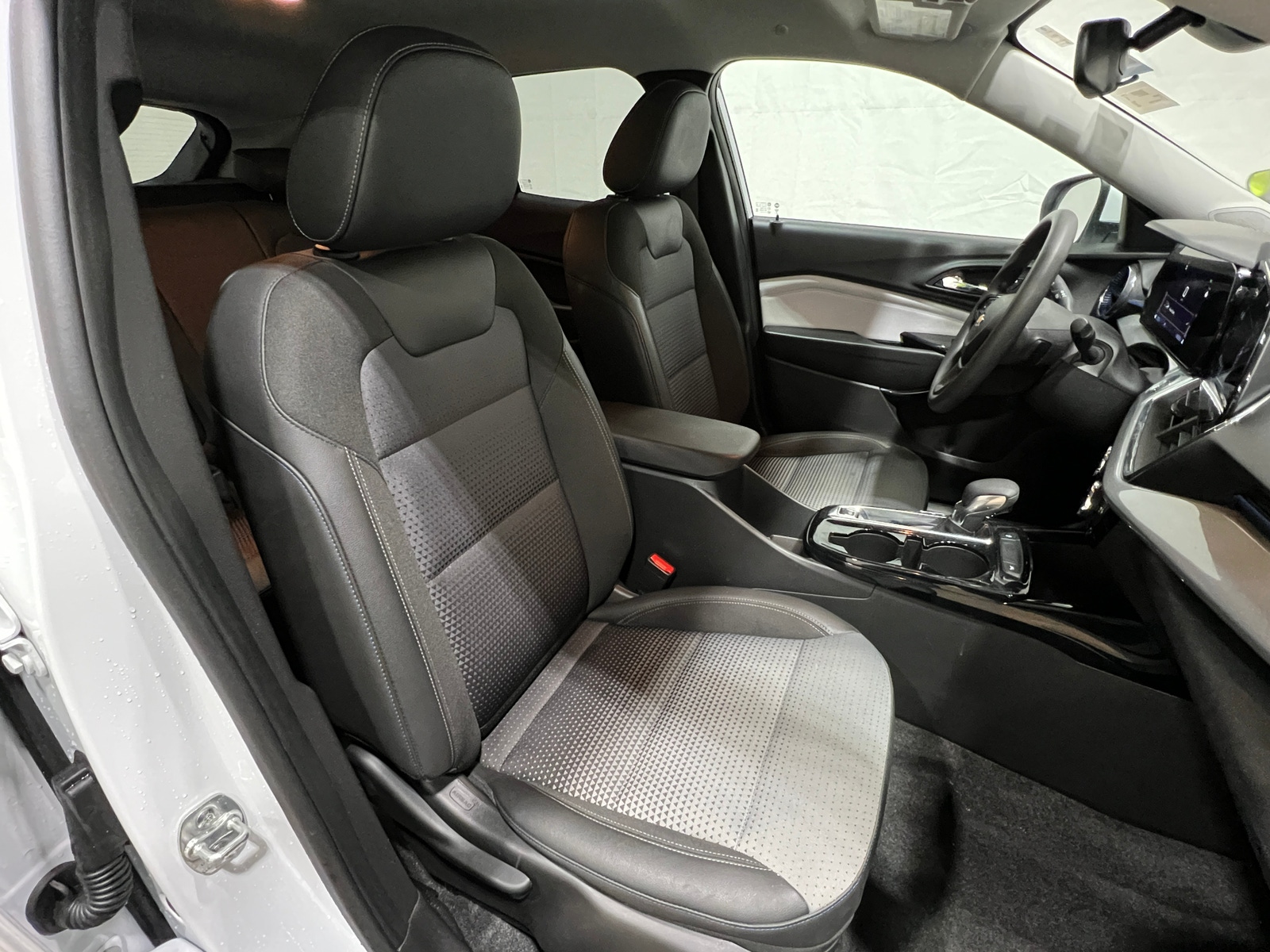 Thumbnail: 2025 Chevrolet Trax - 2