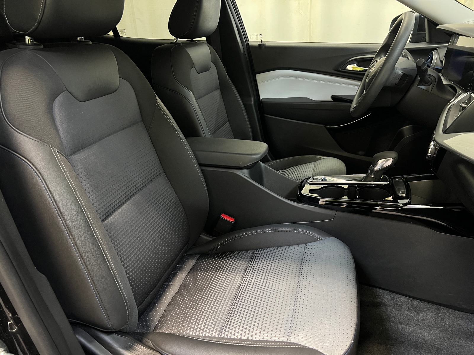 Thumbnail: 2025 Chevrolet Trax - 2