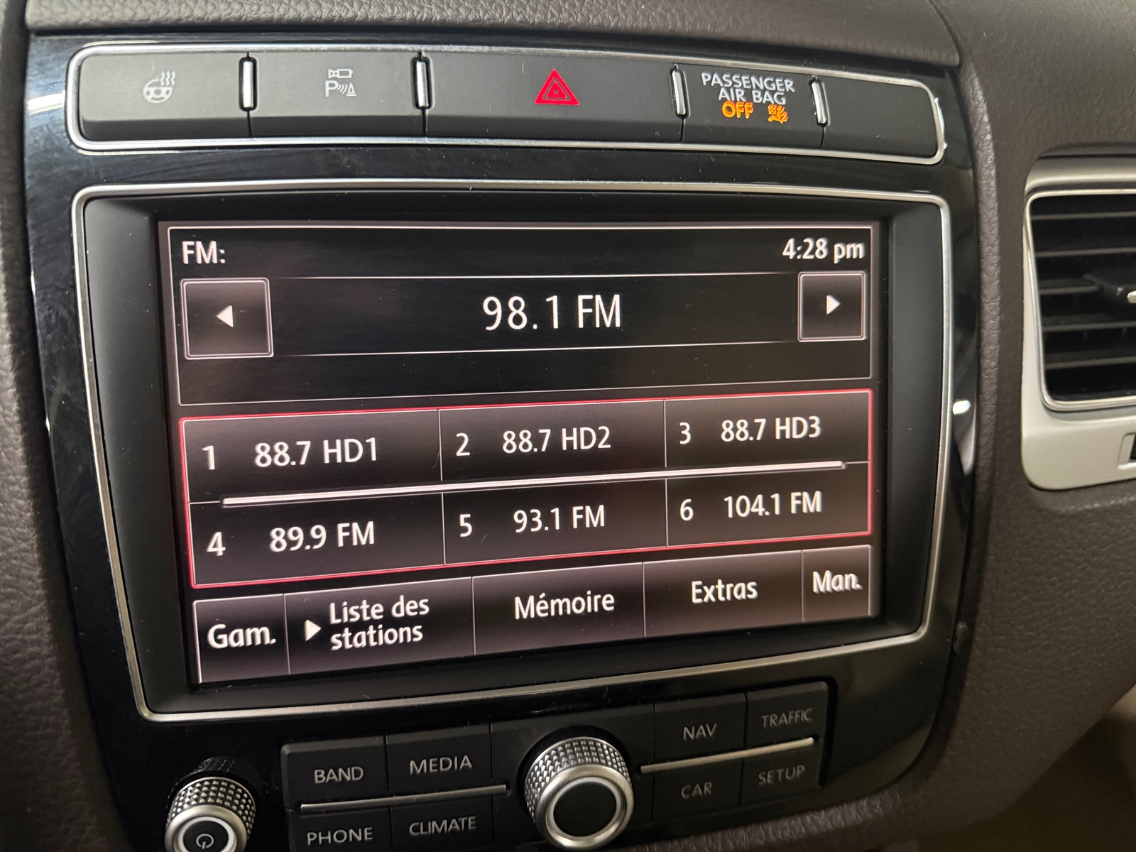 Thumbnail: 2016 Volkswagen Touareg - 3