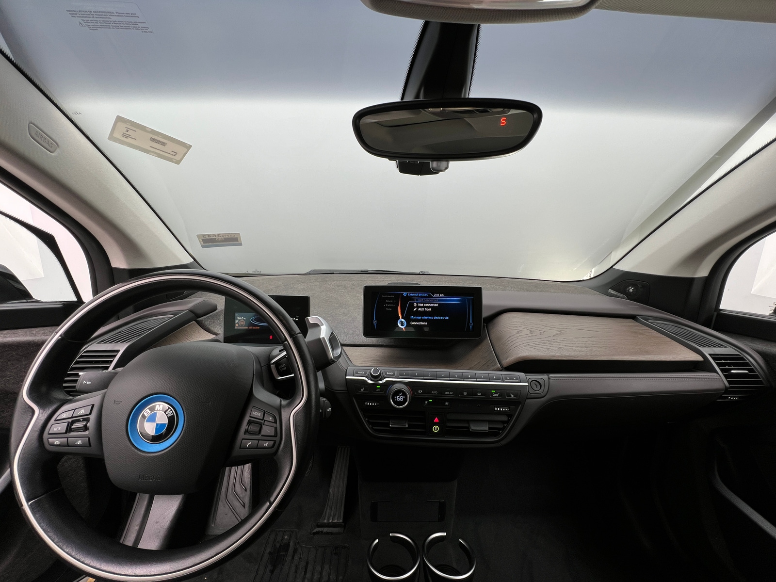 Thumbnail: 2017 BMW i3 - 2