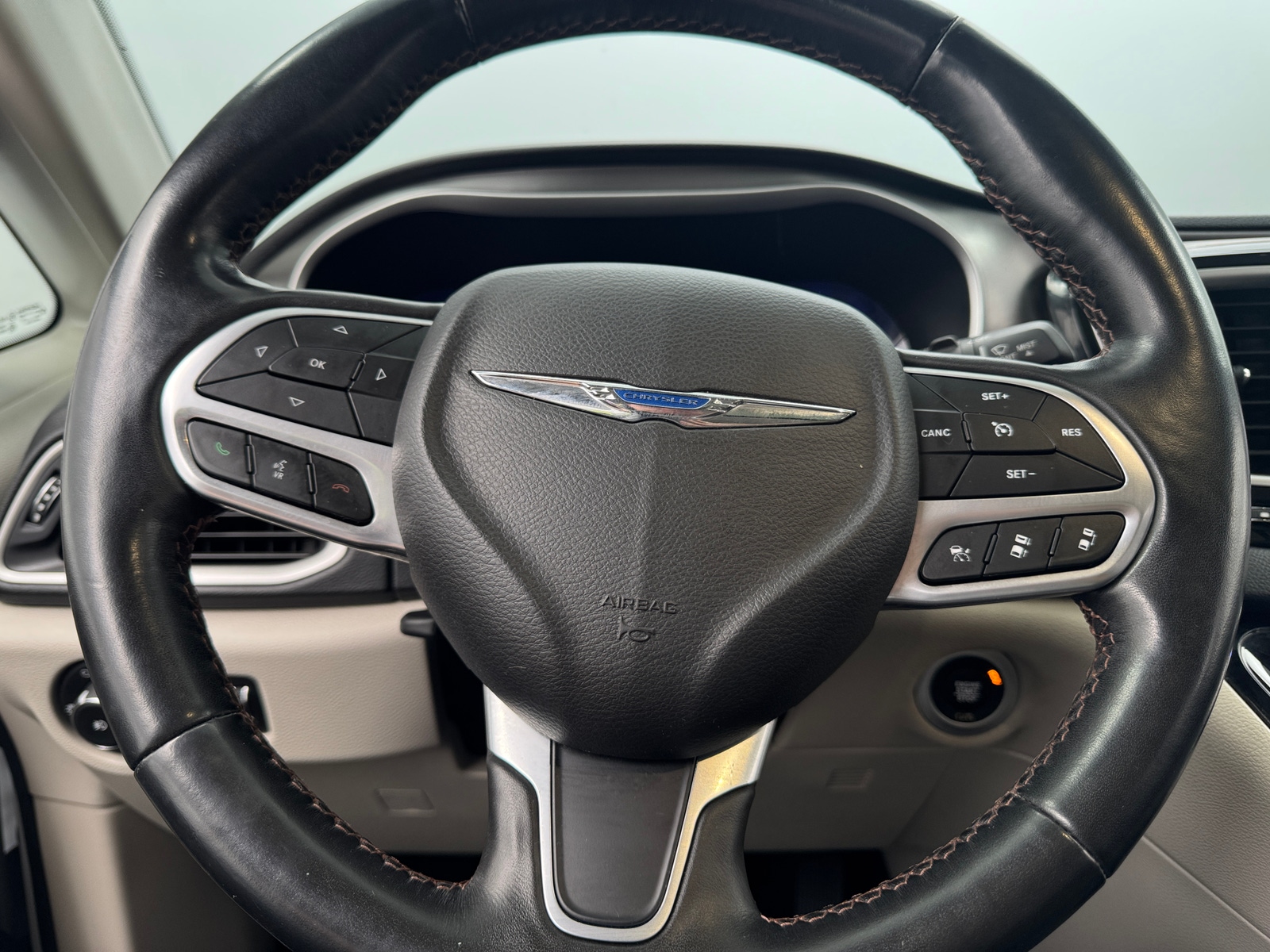 Thumbnail: 2020 Chrysler Pacifica - 4