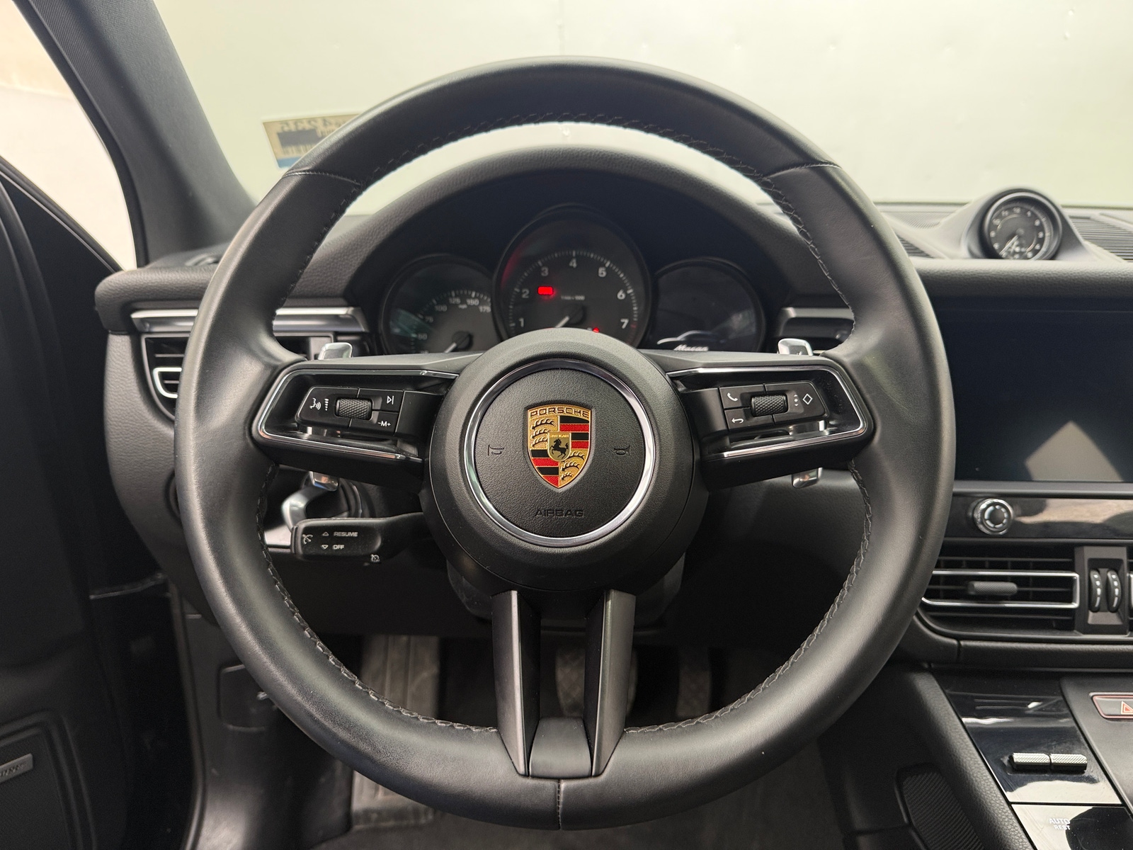 Thumbnail: 2022 Porsche Macan - 4