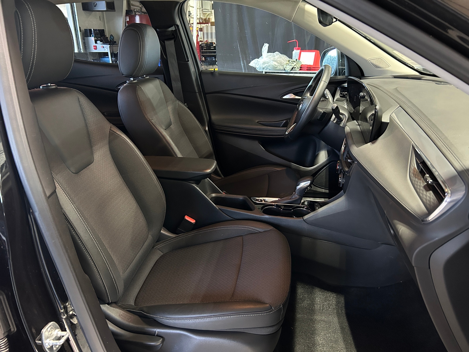 Thumbnail: 2025 Buick Encore GX - 2