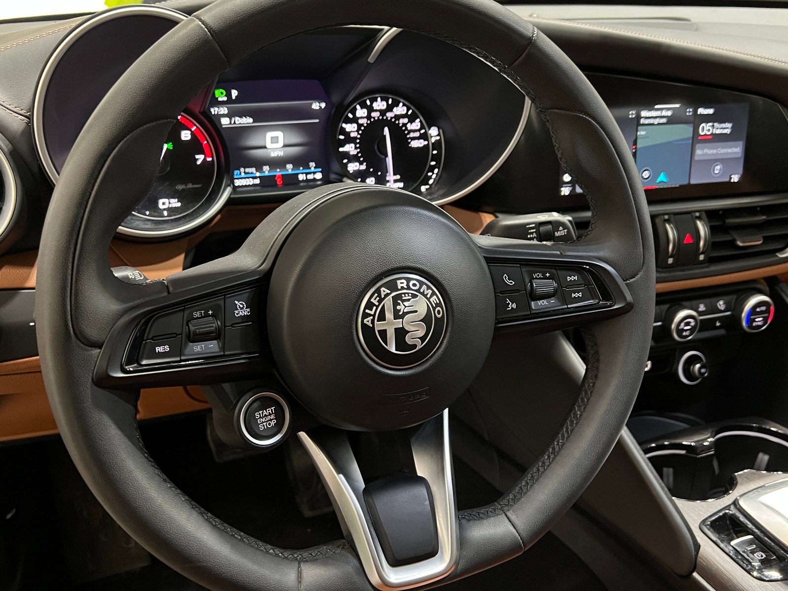 Thumbnail: 2021 Alfa Romeo Giulia - 4