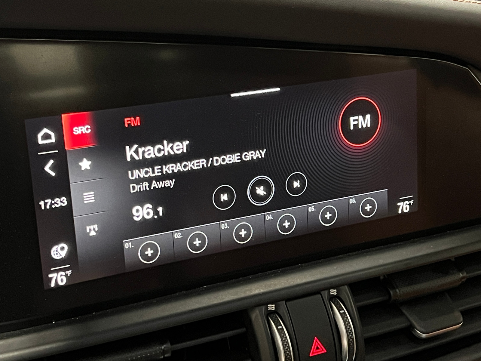 Thumbnail: 2021 Alfa Romeo Giulia - 3