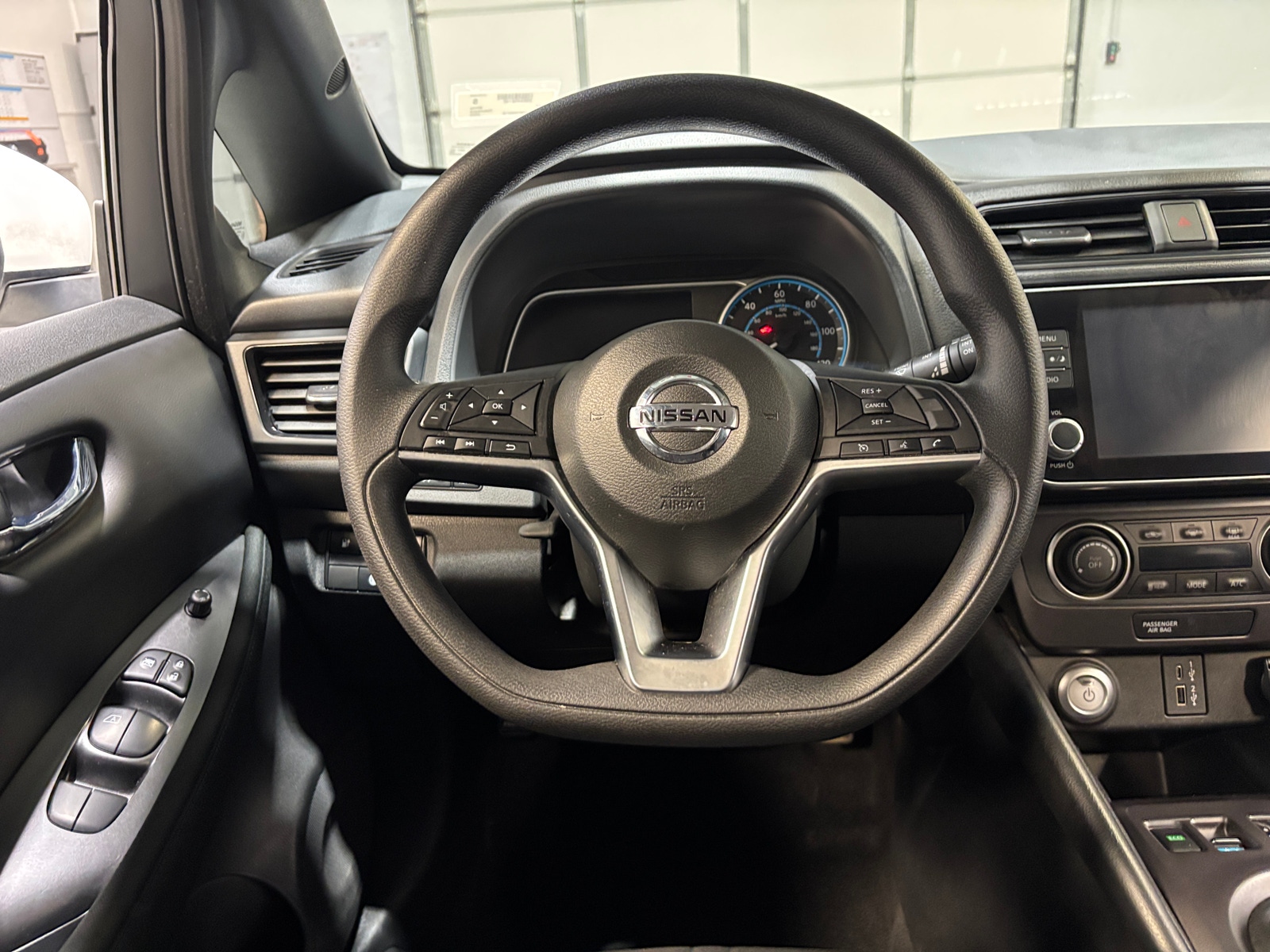 Thumbnail: 2022 Nissan Leaf - 5